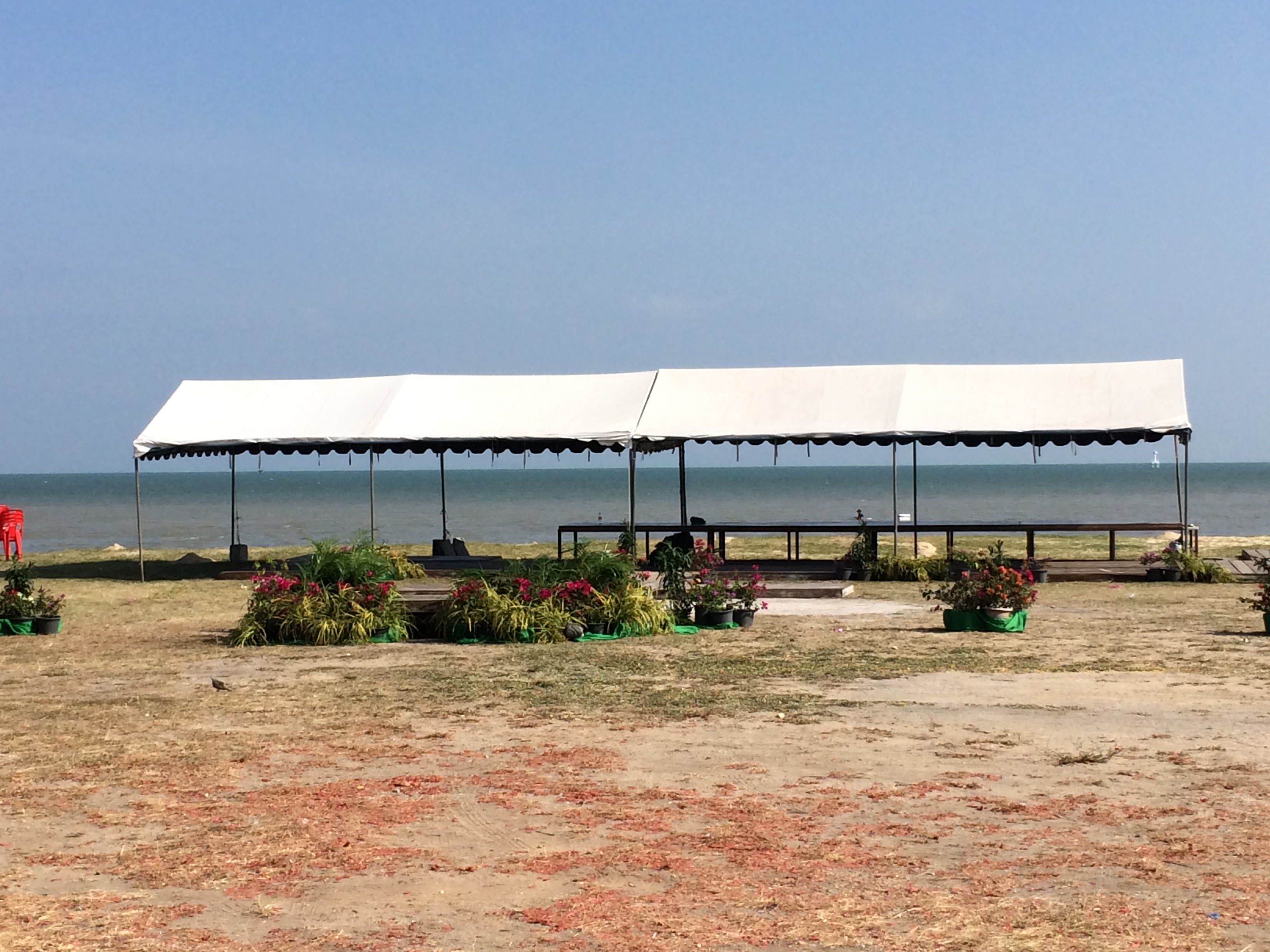 เต็นท์เช่าขนาดกว้าง4ยาว8เมตร(4x8) ทรงจั่วสีขาวเหมาะสำหรับใช้งานระยะยาว