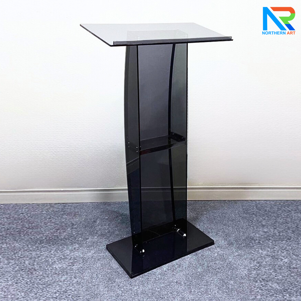 โพเดียม อะคริลิคสีดำใส ขนาด(W)68 x (L)34 x (H)123 cm. TOP เอียงพร้อมกันตก วัสดุอะคริลิคใส หนา 8 มม.