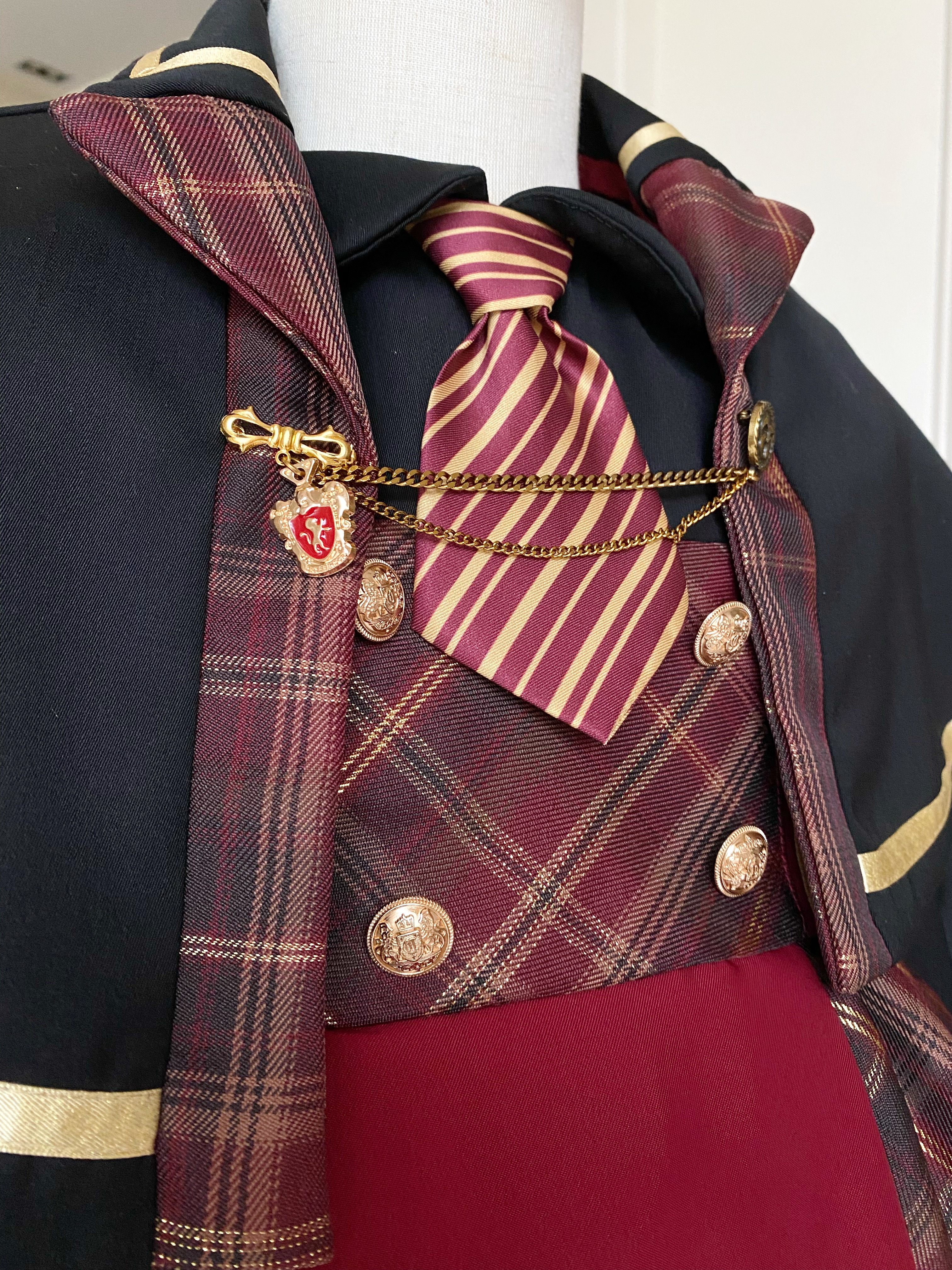 (HW) (เซต 3 ชิ้น) ชุดคอสเพลย์งานไฮพรีเมี่ยม แฮรี่พอตเตอร์ Harry Potter ครบเซต (ชุดเดรส+เสื้อคลุม+เครื่องประดับสีทอง)