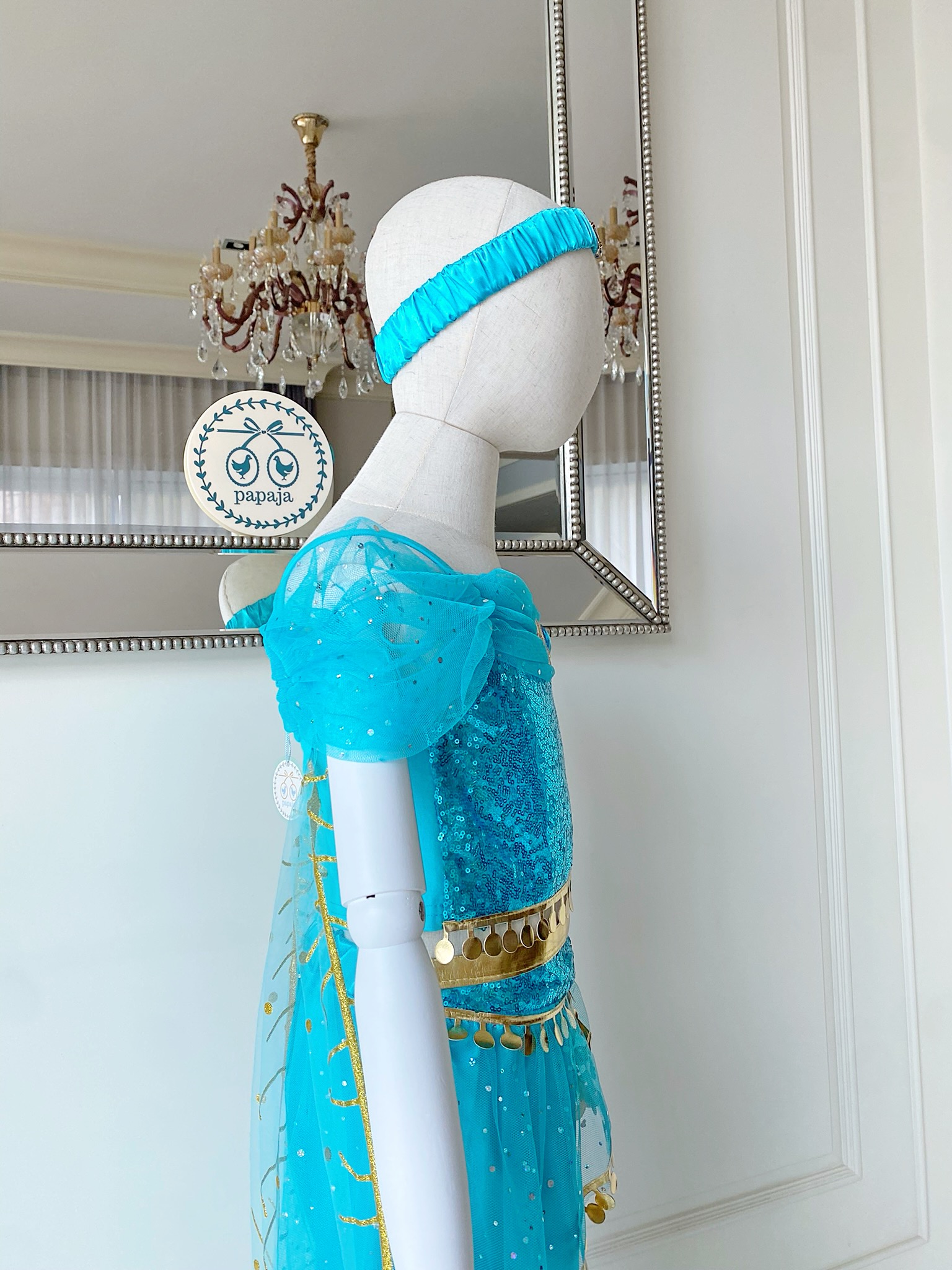 ชุดเจ้าหญิงจัสมิน (Jasmine) รุ่นตัวเสื้อปักเลื่อมทั้งตัวพร้อมผ้าคลุมไหล่และที่คาดผม