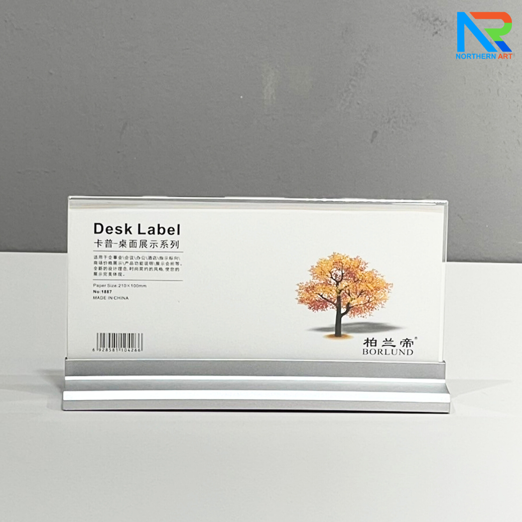 ป้ายชื่อตั้งโต๊ะ สีเงิน ขนาด (W)21 x (D)7 x(H)11.5 โชว์งานพิมพ์ได้ 2 หน้า ถอดประกอบได้