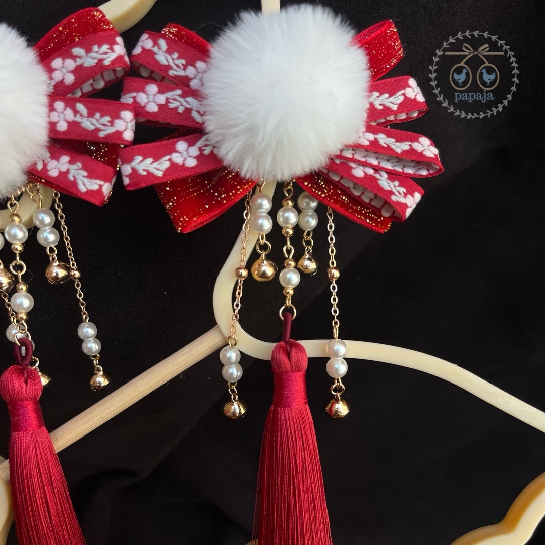 (No.200) ขายเป็นคู่ กิ๊ฟติดผมตรุษจีน ประดับโบว์แดงและปอมปอมลูกโตตรงกลาง