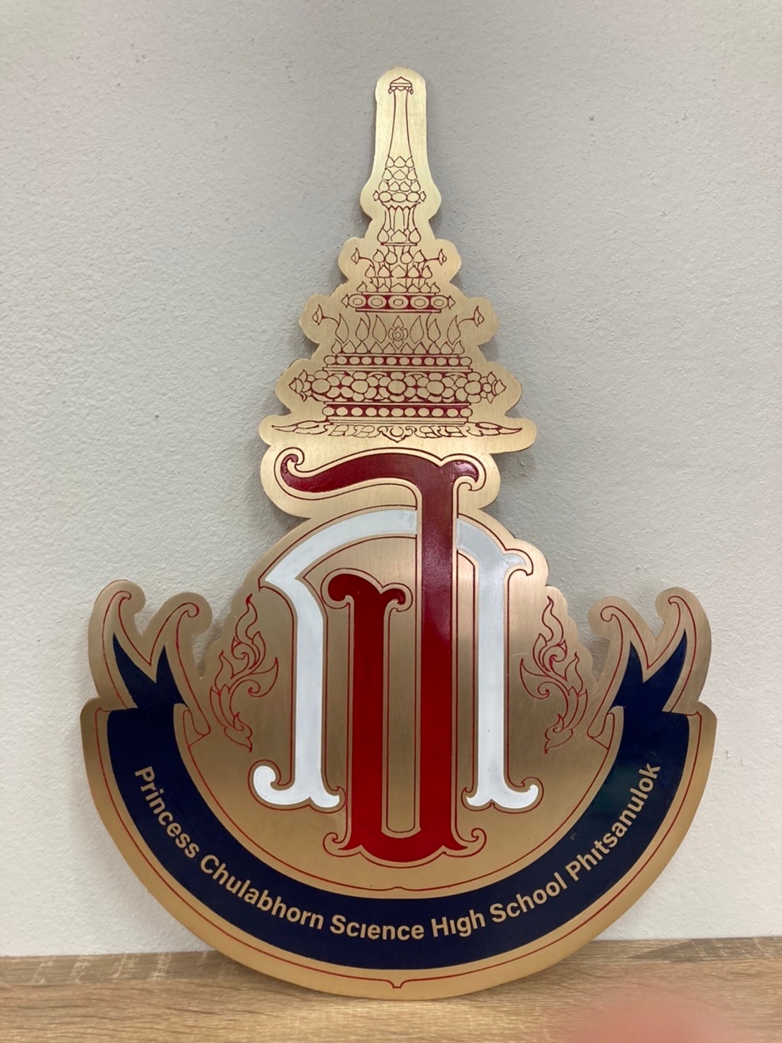 โลโก้โพเดียม โลโก้กัดกรด โลโก้หน่วยงาน กัดกรด วัสดุทองเหลือง UV PRINT หรือกัดกรด สั่งผลิตตามขนาดและแบบที่ต้องการ