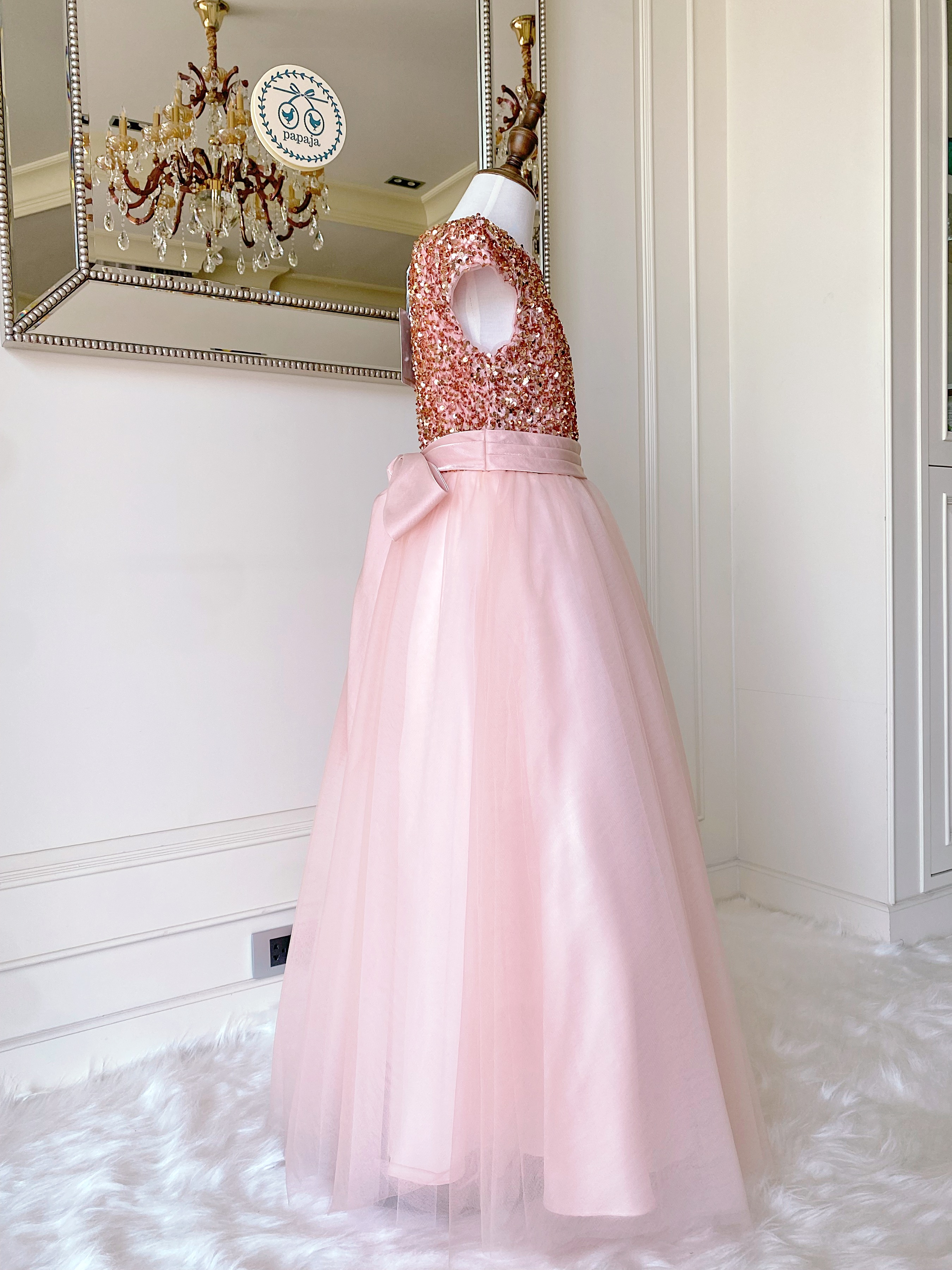 เดรสออกงานราตรียาวแขนล้ำ สีชมพูพีช (งานไฮพรีเมี่ยม) ด้านบนปักเลื่อม ช่วงกระโปรงผ้าโปร่งซอฟท์ๆ ละมุน