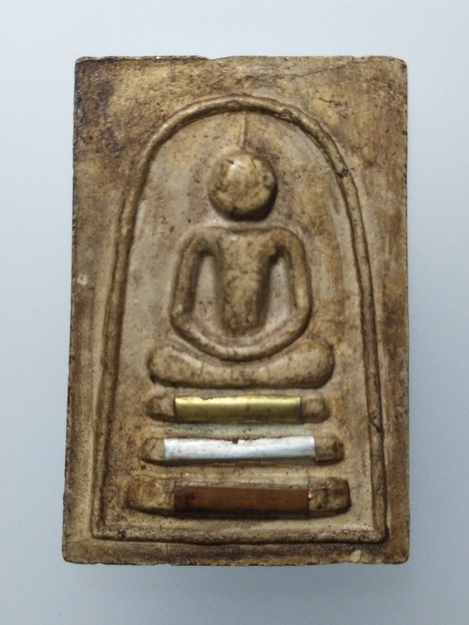 F072 พระสมเด็จไกเซอร์หลังพัด หลวงพ่อมุ่ย วัดดอนไร่ จ.สุพรรณบุรี เนื้อผง สร้างปี 2512