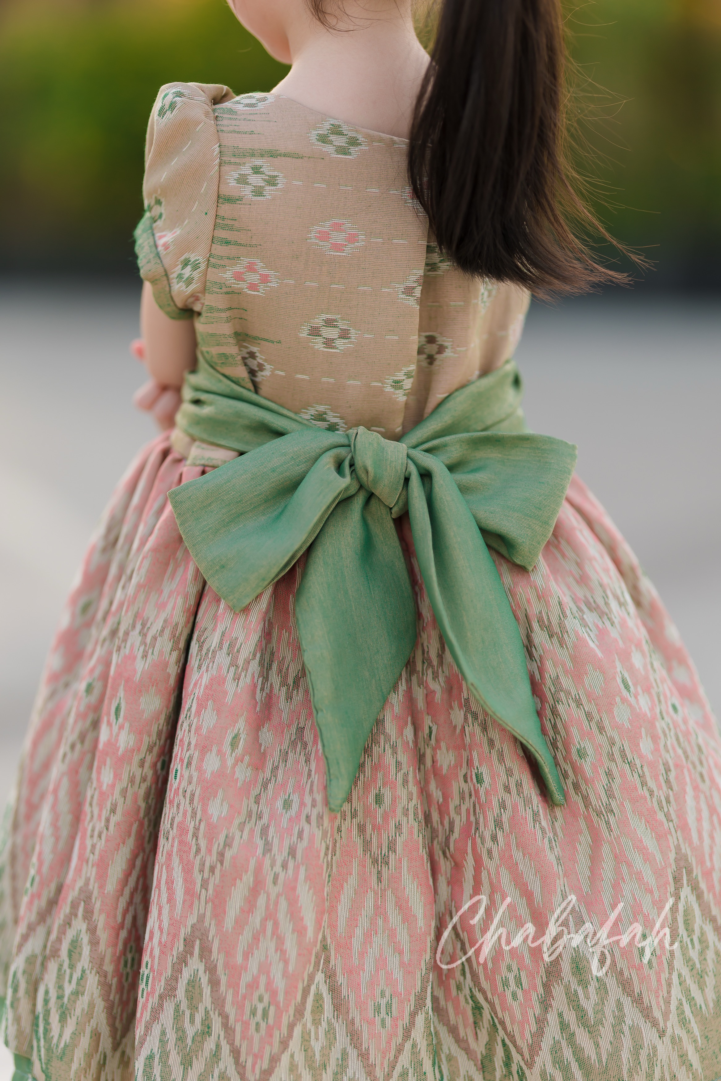 เดรสแขนตุ๊กตาผ้าไทย แบรนด์ Chabafah สีเขียวตุ่น