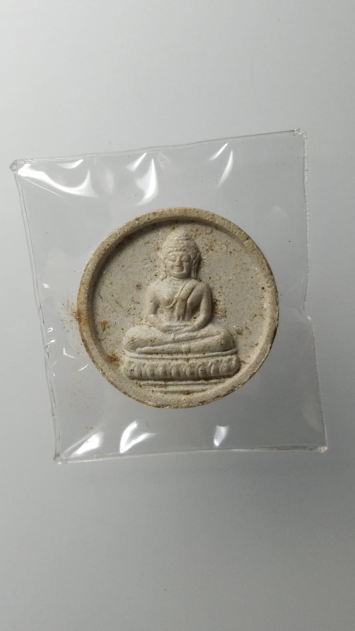 G488 พระผงจันทร์ลอย หลังยันต์นะ หลวงปู่โต๊ะ วัดประดู่ฉิมพลี ปี 2524