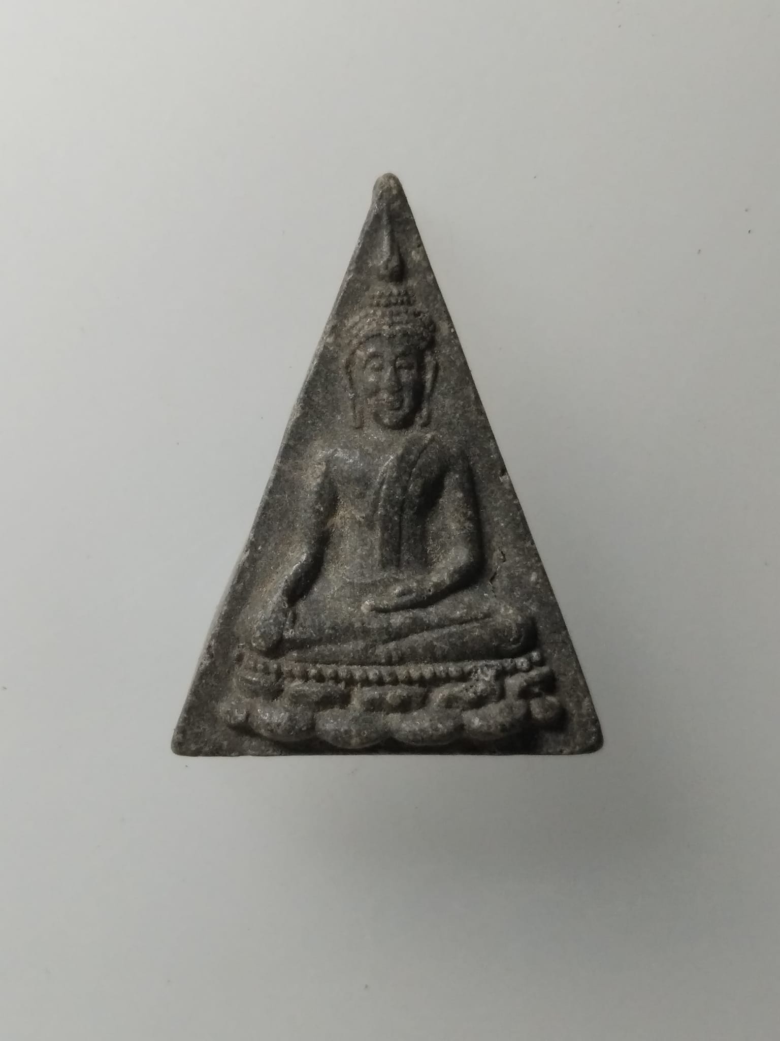 H010 สมเด็จนางพญาสันติวดี รุ่นไม้กุฎิหลวงปู่มั่น