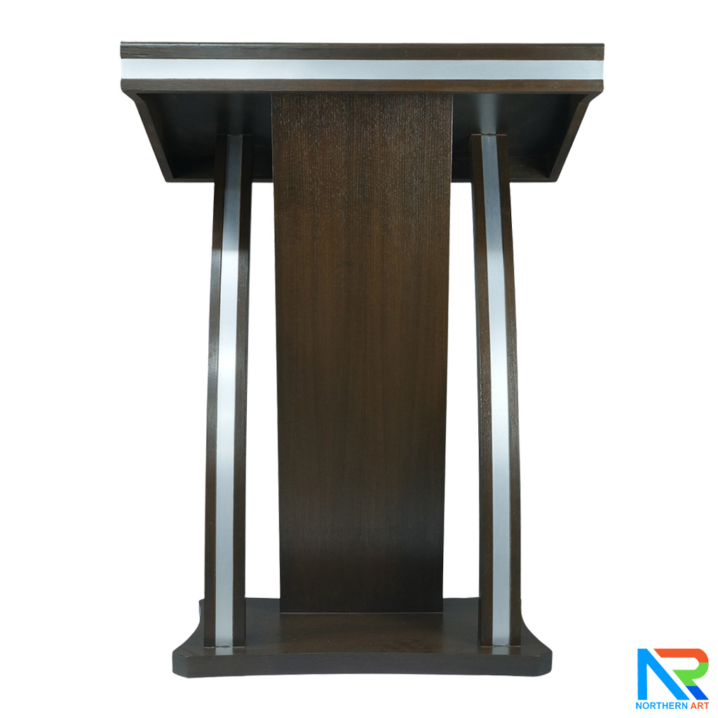 โพเดียมไม้ ยืนคู่ สีโอ๊คเข้ม ขนาด (W)90 x (L)50 x (H)120 cm. ตกแต่งแถบลามิเนตสีเงินเงาTOPและเสาข้าง