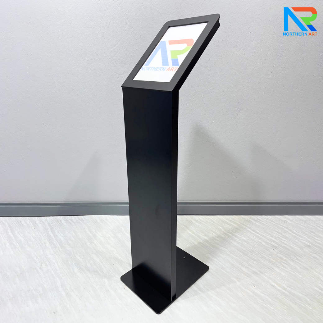 โปสเตอร์สแตนด์ตั้งพื้น รุ่นโชว์รูมรถ ขนาด A4 สีดำ สอดงานพิมพ์ด้านบน เปลี่ยนงานพิมพ์ง่าย ฐานมั่นคงแข็งแรง