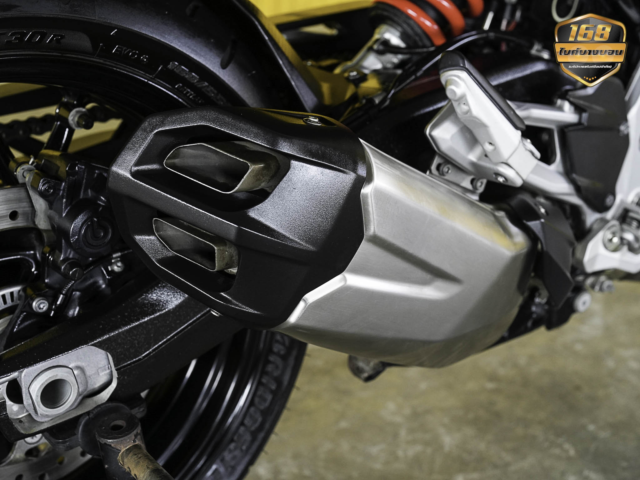 BMW F 900 XR Gold Metallic ปี 2022 ฟรีดาวน์ ออกรถใช้เงิน 0 บาท