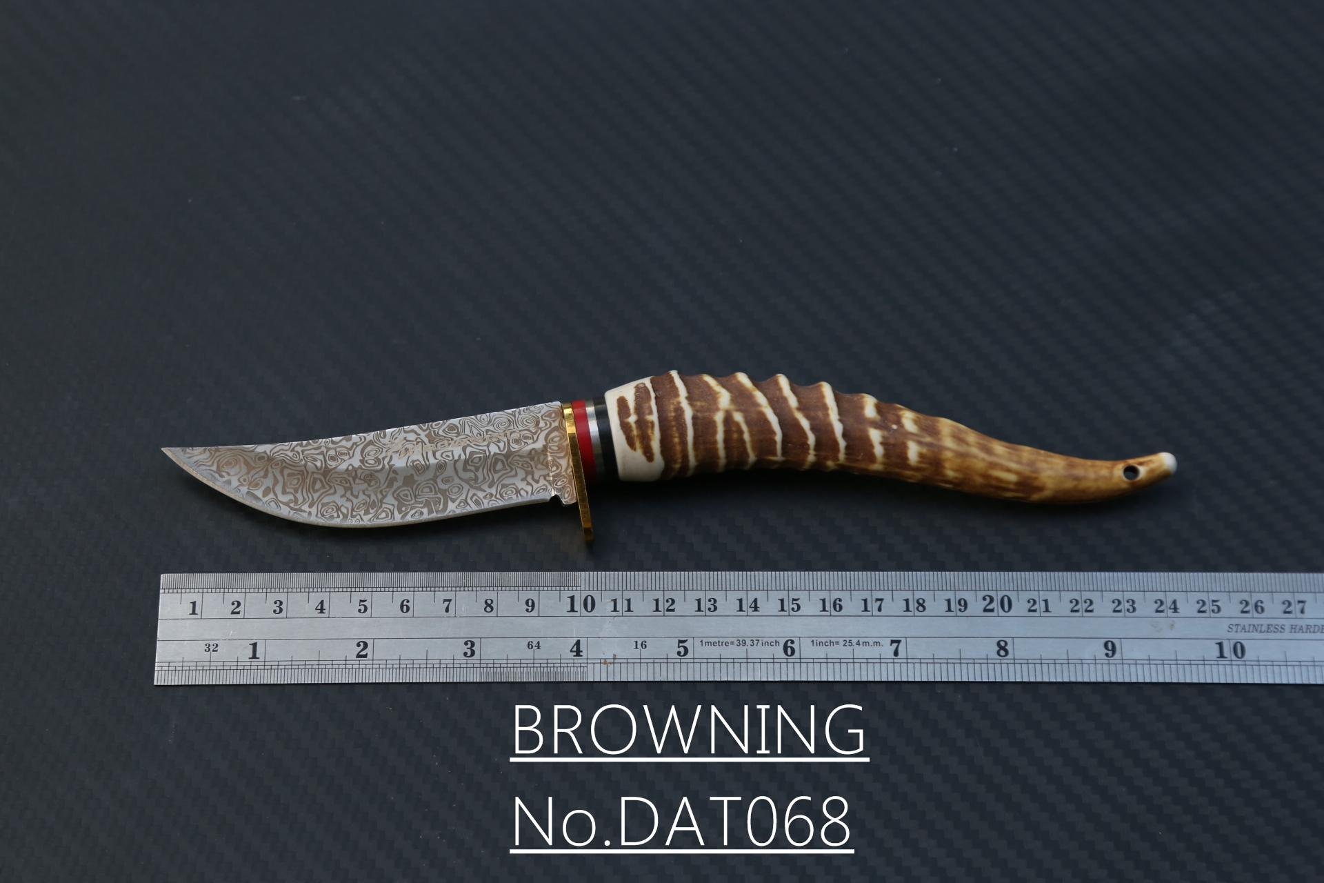 มีดเดินป่า Browning No.DAT068 ใบมีดลายสวยงาม ด้ามเขากวางจำลอง พร้อมซองไนลอน