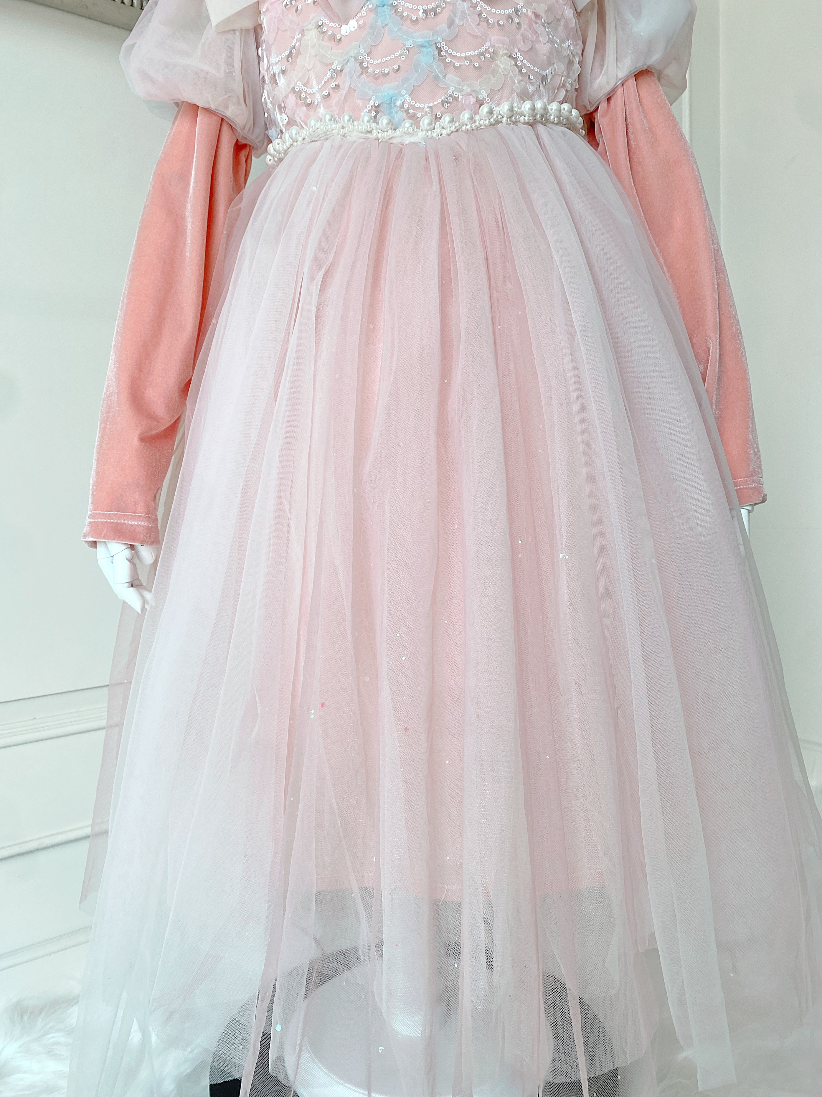 ชุดเจ้าหญิงออโรร่า ประดับโบว์กลางอก ปักไข่มุกและเพชร