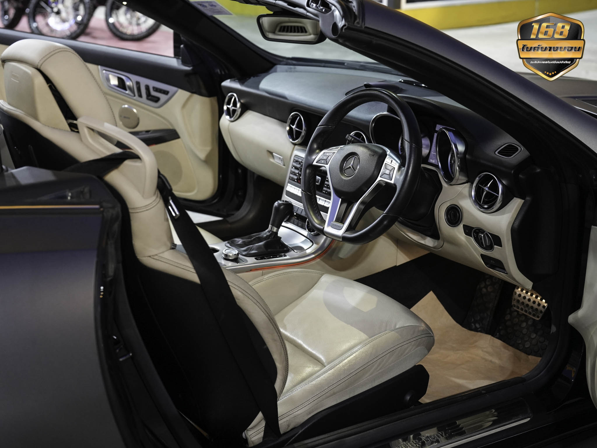 Mercedes-Benz SLK200 Kompressor (R172) จดปี 2015 ดาวห์เริ่มต้นที่ 49,000 บ.