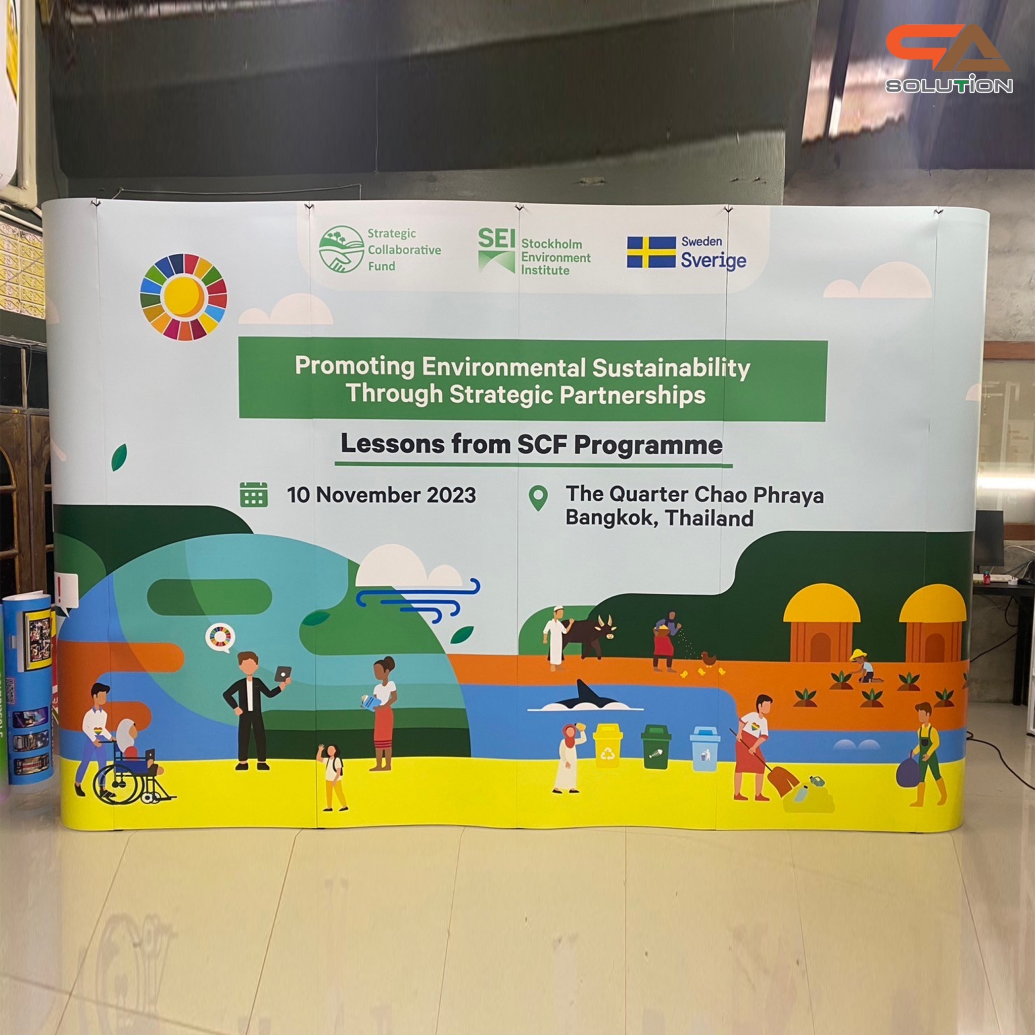 BACK DROP ฉากแบคดรอป รุ่นมน แบบตรง โครงอะลูมิเนียม ถอดประกอบได้ พร้อมงานพิมพ์ + โคมไฟ2ชุด พร้อมกระเป๋าล้อลาก 1 ใบ