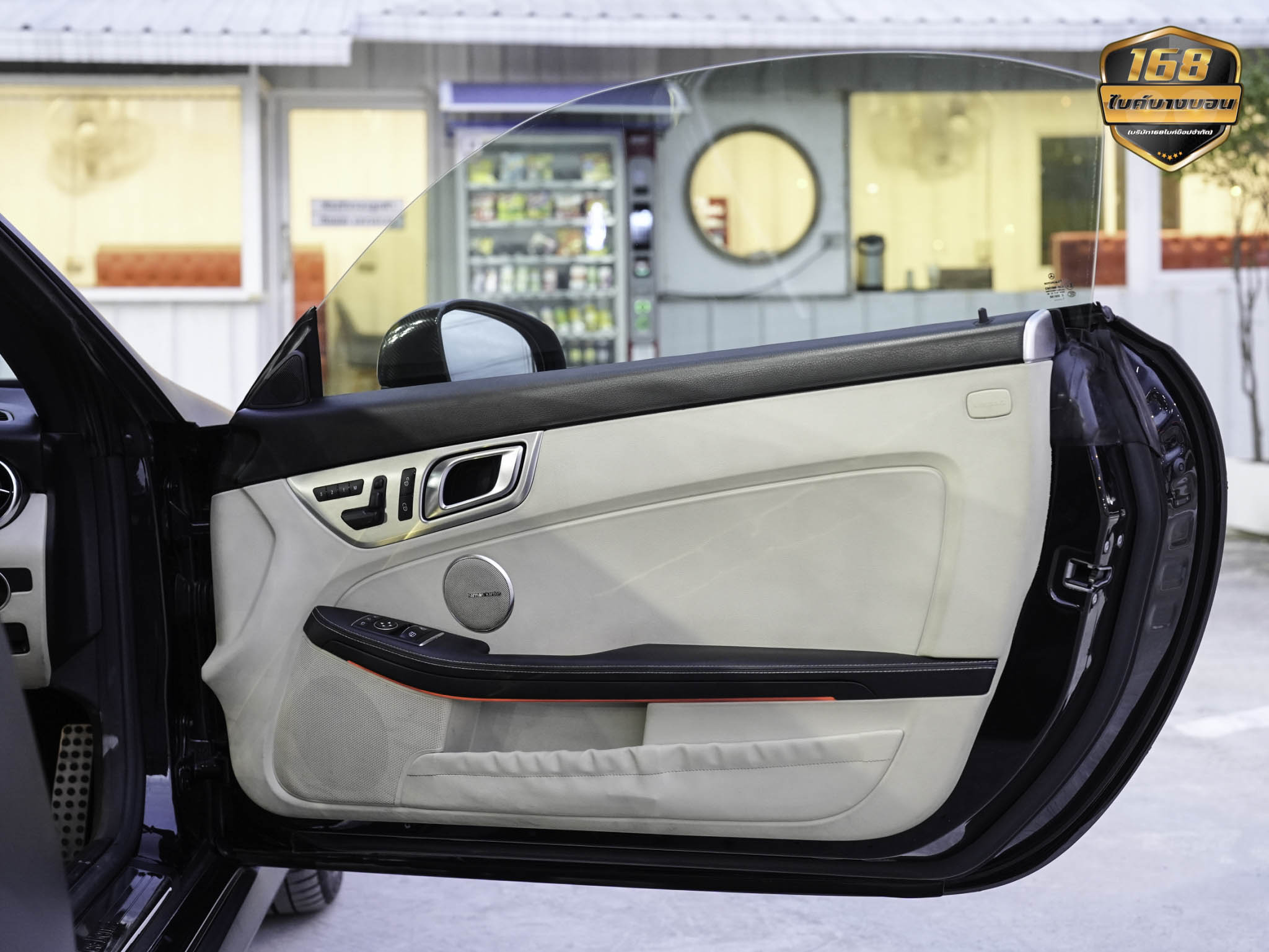 Mercedes-Benz SLK200 Kompressor (R172) จดปี 2015 ดาวห์เริ่มต้นที่ 49,000 บ.