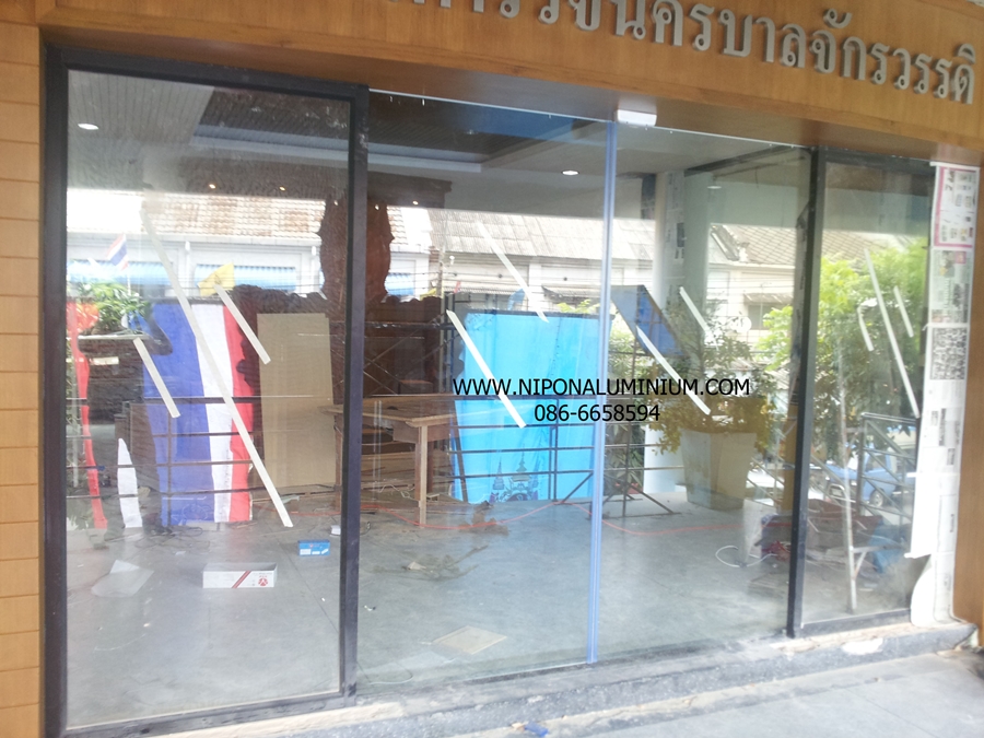 ประตูบานเปลือยกระจกเทมเปอร์