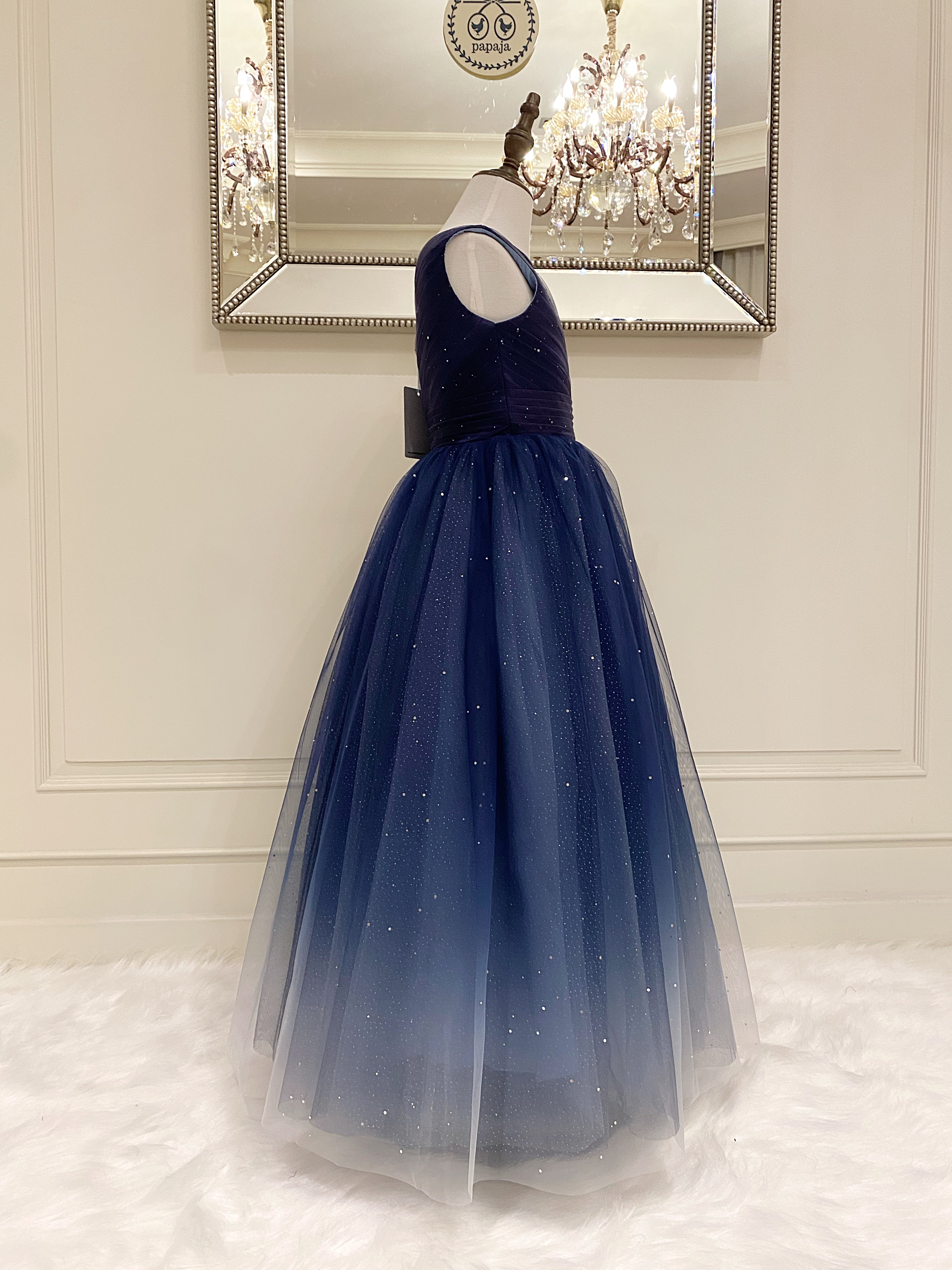 เดรสออกงานราตรียาวไหล่เดียวสีน้ำเงินกรมท่า (งานไฮพรีเมี่ยม) ดีเทลจับเดรปสวยๆ กระโปรงฟูบาน