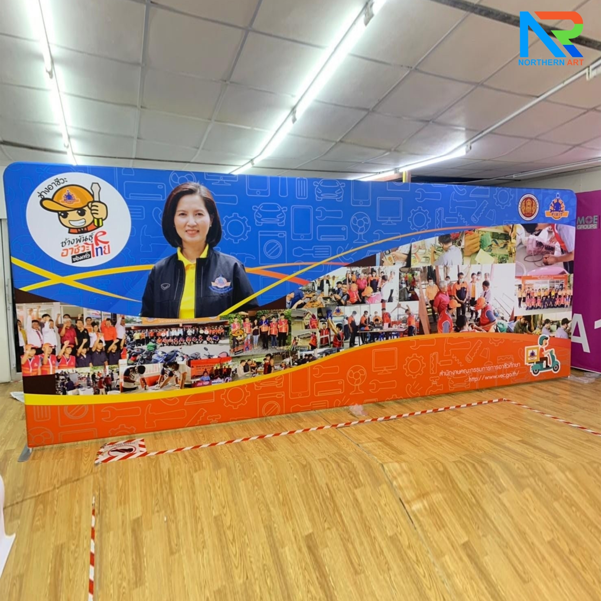 แบคดรอปผ้า (Fabric Backdrop) รุ่นตรง Savvy ขนาด (H)180 x (W)120-1000 cm. โครงอะลูมิเนียม ถอดประกอบได้ แถมฟรี! กระเป๋าใส่อุปกรณ์ 1 ใบ