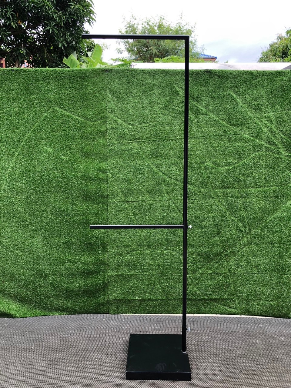 เช่าธงญี่ปุ่น ฐานปูน แขนเดี่ยว ขนาด (W)60 x (H)200 ซม. แข็งแรง มั่นคง ลมพัดไม่ล้ม แขนล่างปรับระดับได้