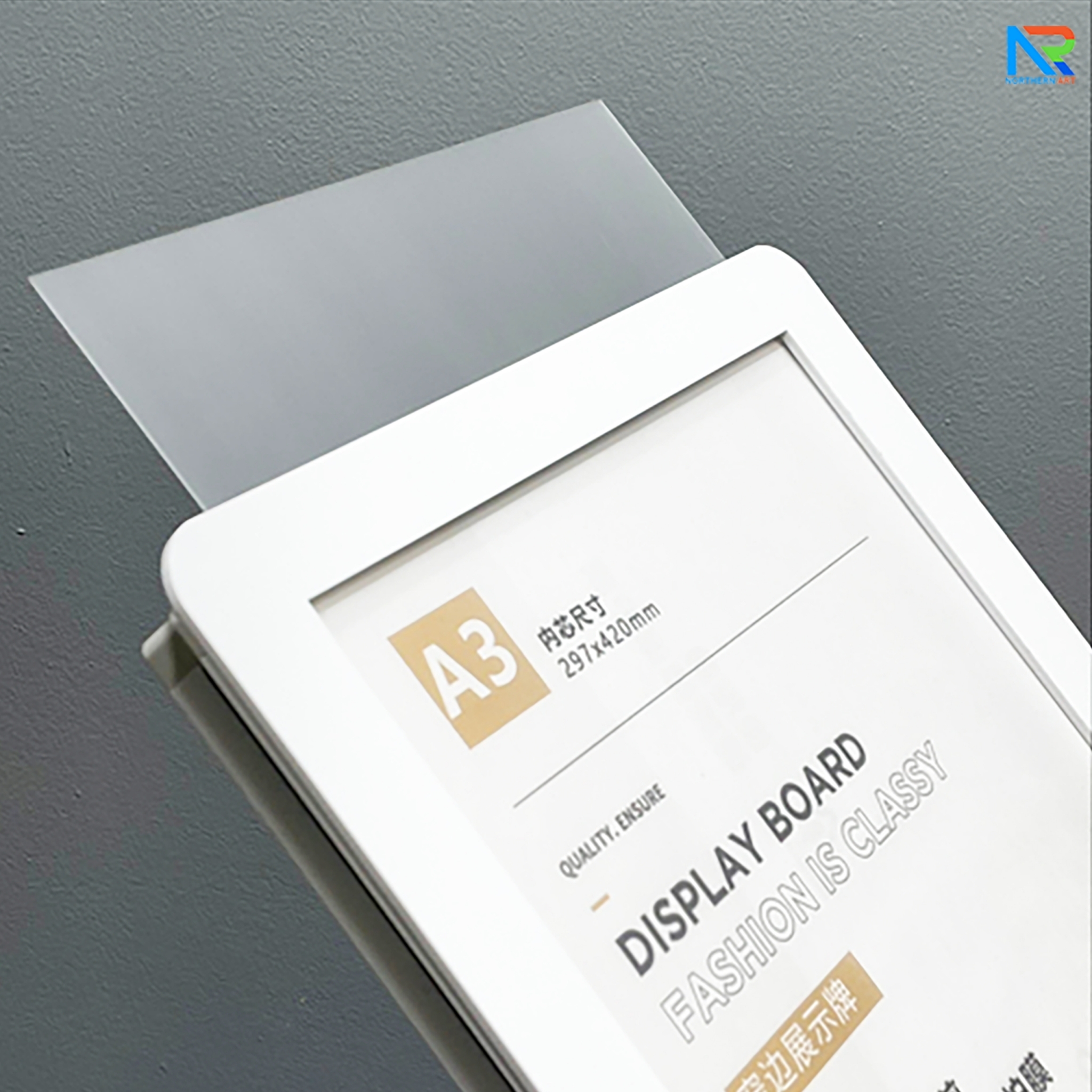 โปสเตอร์สแตนด์ ตั้งพื้น A3 สีขาว รุ่นโชว์รูมรถยนต์ สอดงานพิมพ์ด้านบน เปลี่ยนงานพิมพ์ง่าย ฐานมั่นคงแข็งแรง