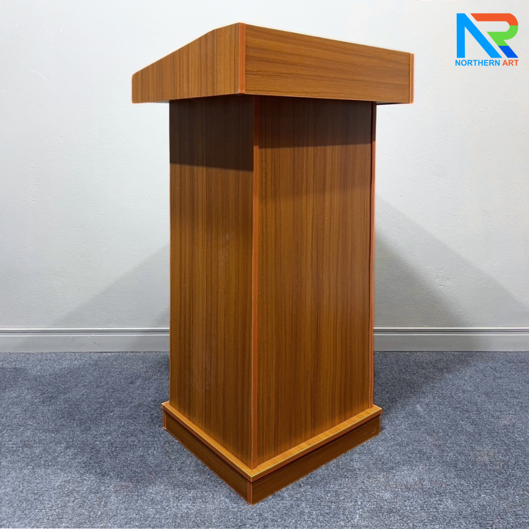 โพเดียมไม้ ลายไม้สีสัก ขนาด (W)63 x (D)50 x (H)111 cm. พร้อมชั้นวางของ