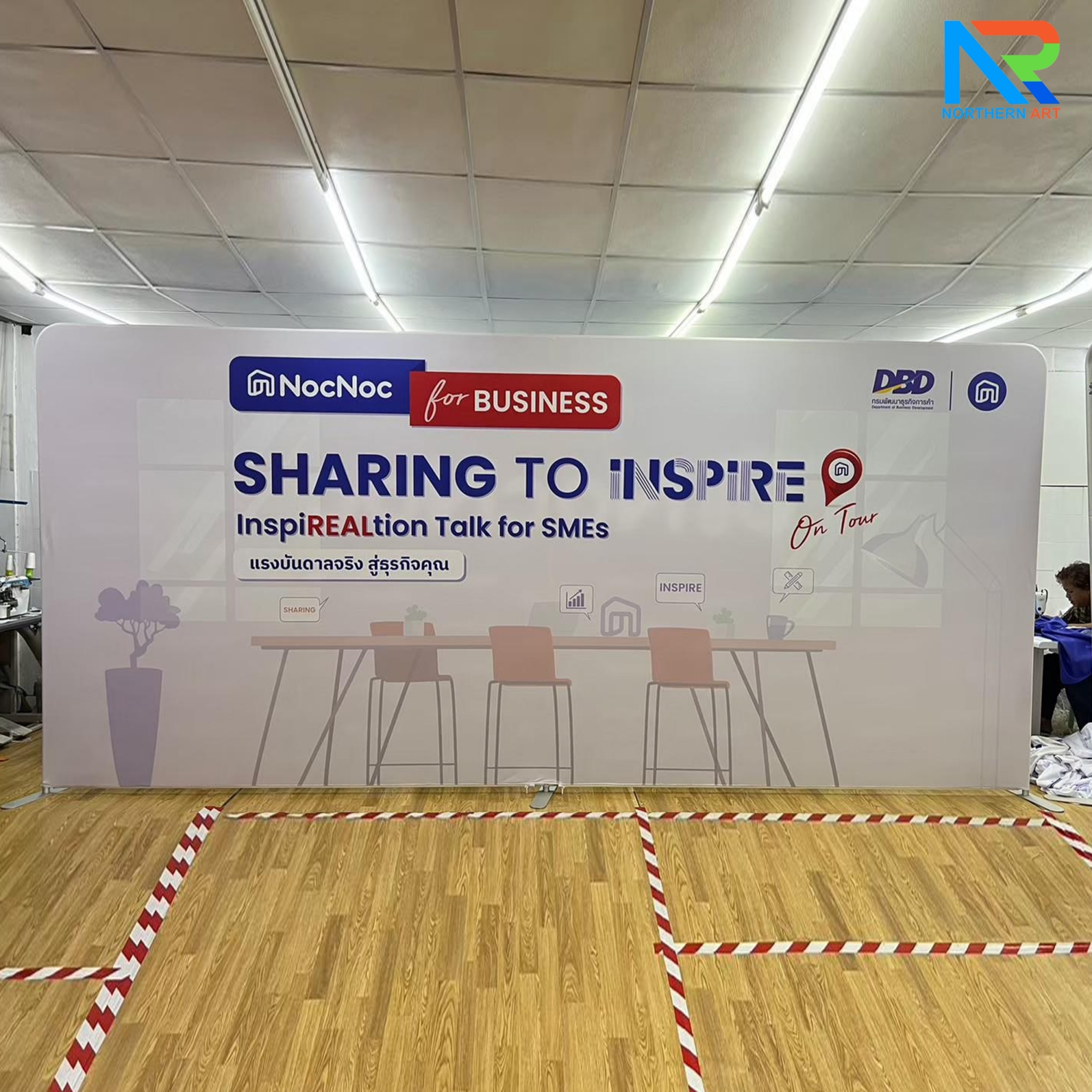 แบคดรอปผ้า (Fabric Backdrop) รุ่นตรง Savvy ขนาด (H)180 x (W)120-1000 cm. โครงอะลูมิเนียม ถอดประกอบได้ แถมฟรี! กระเป๋าใส่อุปกรณ์ 1 ใบ