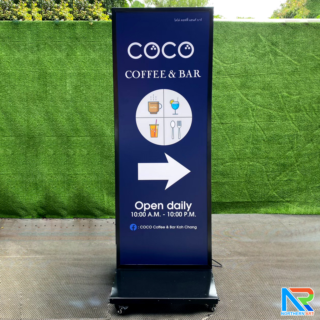 ตู้ไฟ LED ตั้งพื้น ฐานSLOPE ขนาด 60x160 ซม.โครงเหล็กพร้อมแผ่นซิงค์ สีดำ แผ่นอะคริลิค 2 แผ่น โชว์งานพิมพ์ 2 ด้าน มีล้อเลื่อน เคลื่อนย้ายสะดวก