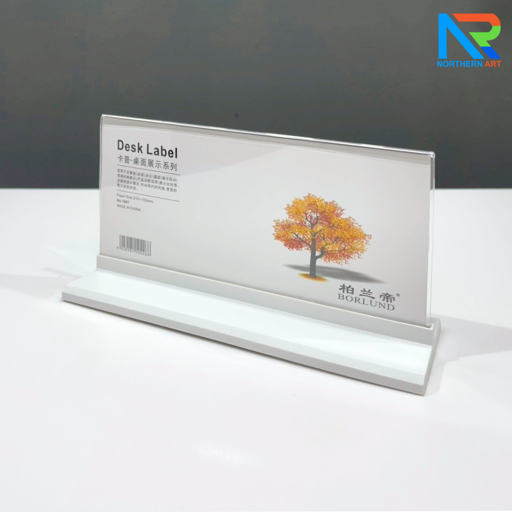 ป้ายชื่อตั้งโต๊ะ สีขาว ขนาด (W)21 x (D)7 x(H)11.5 โชว์งานพิมพ์ได้ 2 หน้า ถอดประกอบได้