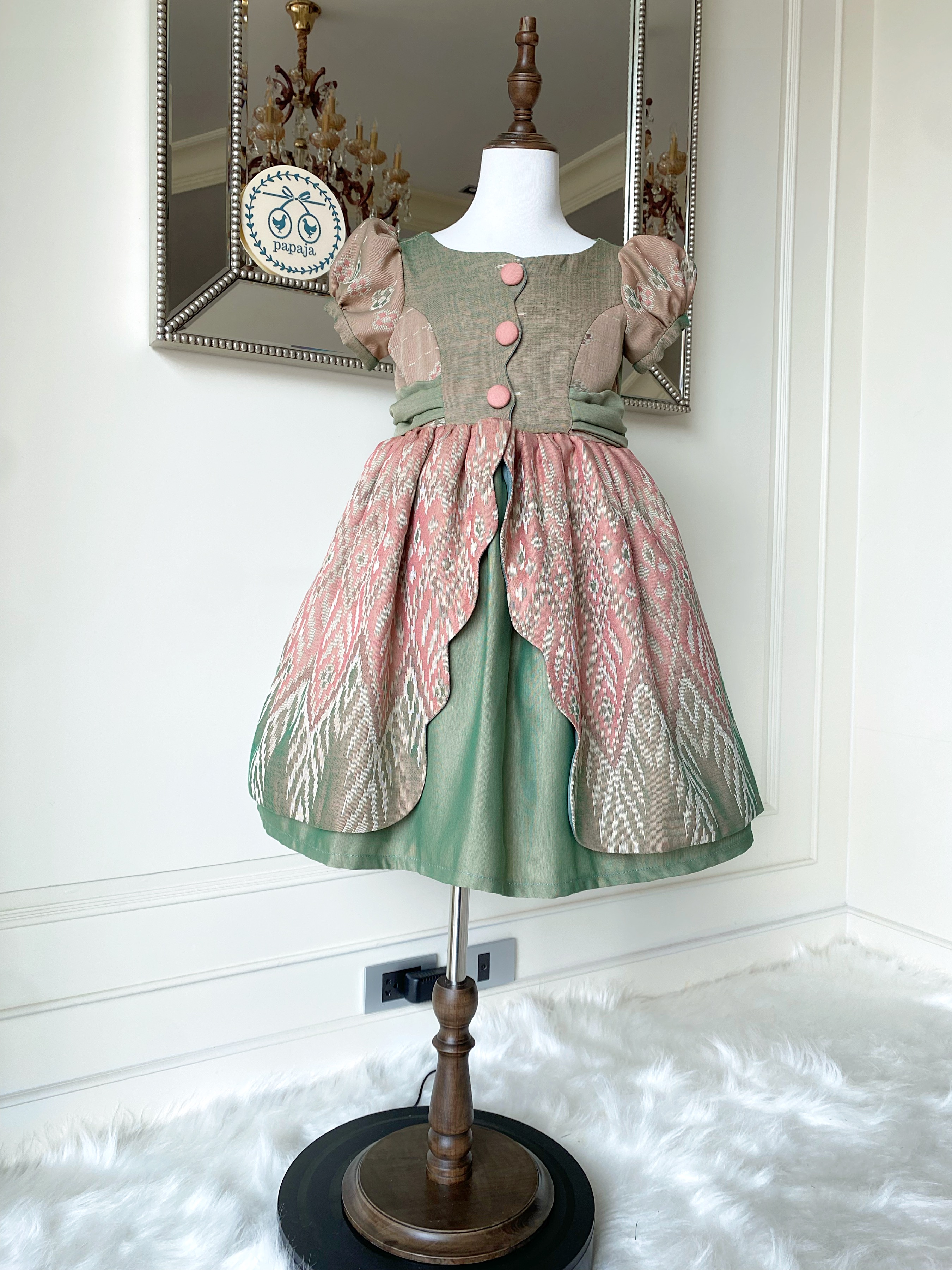 เดรสแขนตุ๊กตาผ้าไทย แบรนด์ Chabafah สีเขียวตุ่น