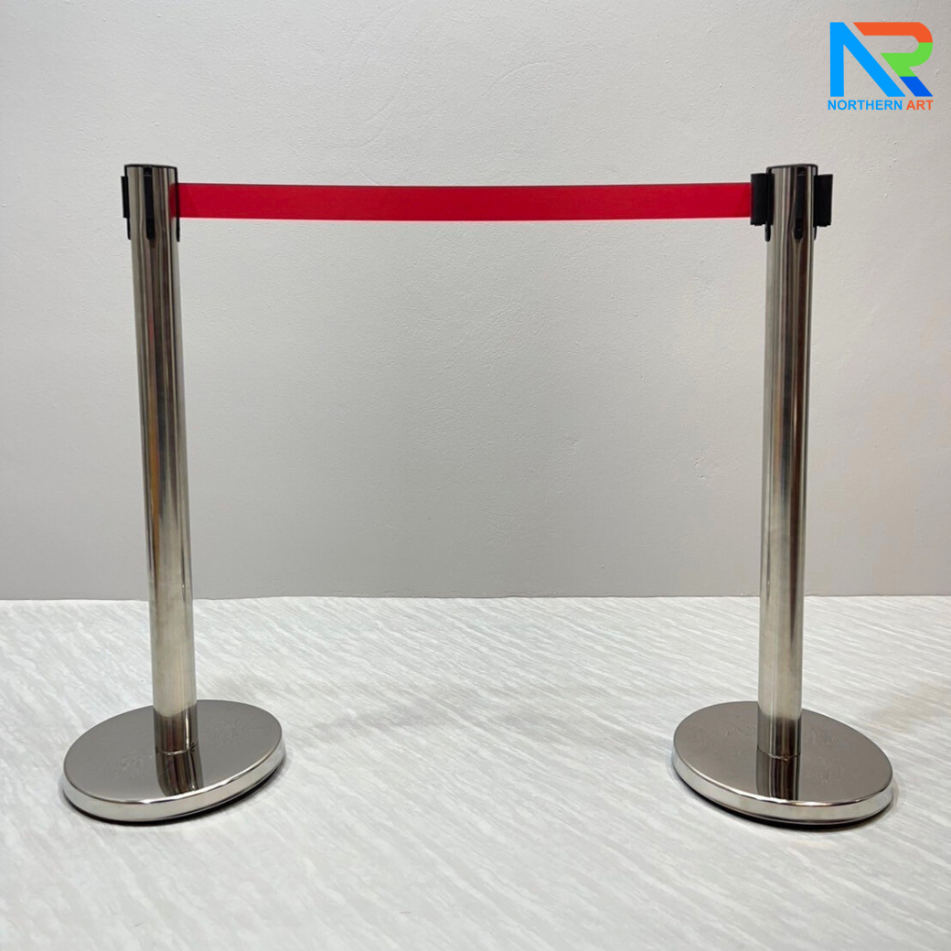 เสากั้นบริเขต สแตนเลส พร้อมสายผ้าดึงกลับอัตโนมัติ สีแดง ( ราคาต่อเสา )