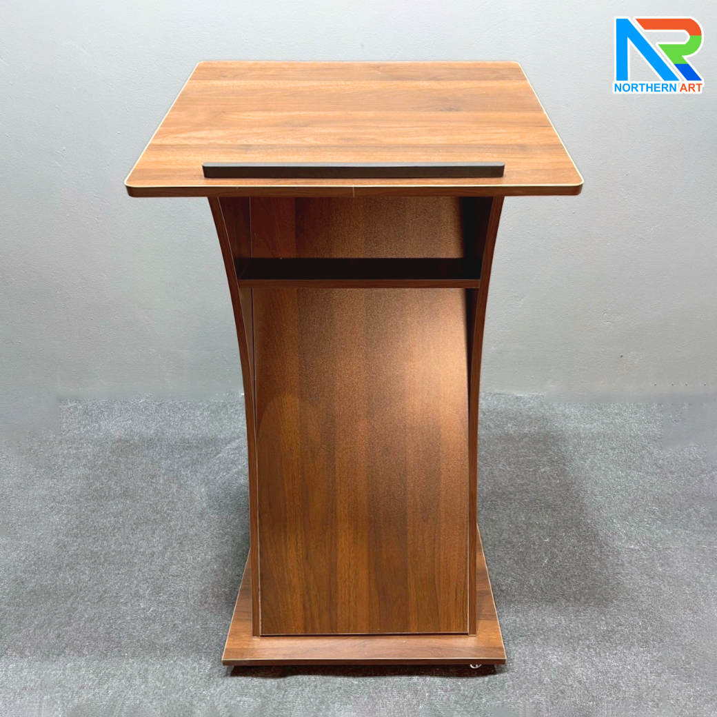 โพเดียมไม้ สีน้ำตาล TOPเอียง ขนาด (W)60 x (L)50 x (H)108 cm. พร้อมล้อเลื่อนและชั้นวางของ