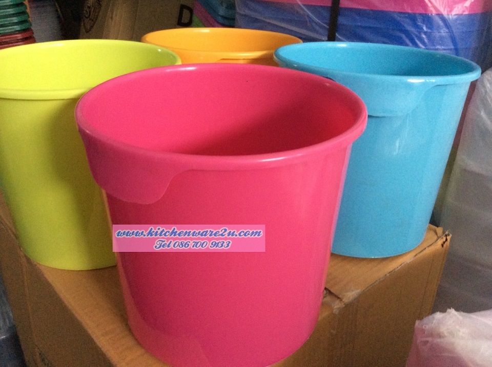 P08017 ถังผง สีหวาน ขายดีมาก 21*21*20 cm No.191 ราคาส่งต่อ 6 โหล: 72 ใบ:เฉลี่ย 200 บ/โหล