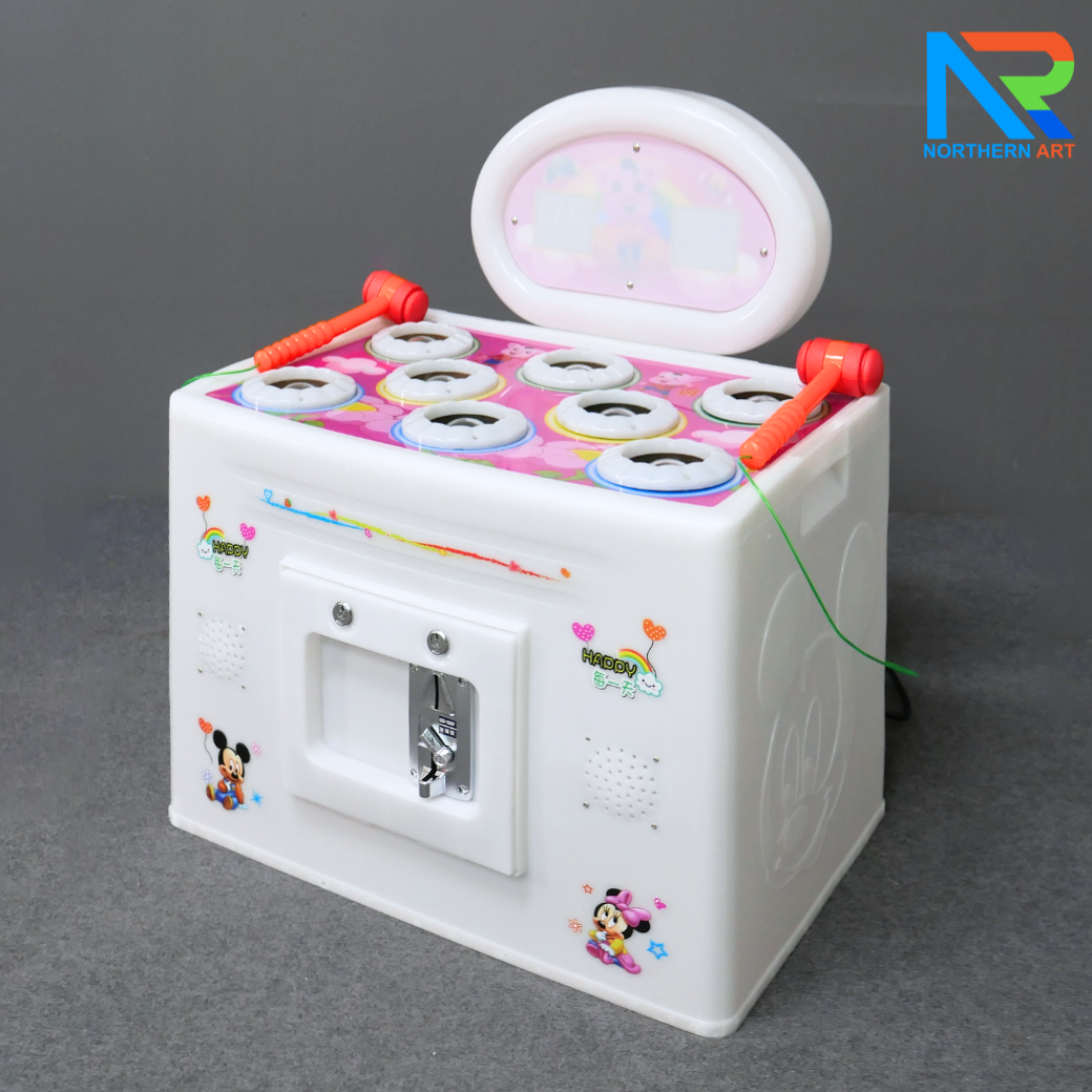 เกมส์ตีตุ่น ขนาด (W)60 x (D)40 x (H)70 cm. พร้อมไฟ LED นับคะแนน กุญแจสำหรับไขตู้เกมส์ 4 ดอก พร้อมเหรียญโลหะ 10 เหรียญ