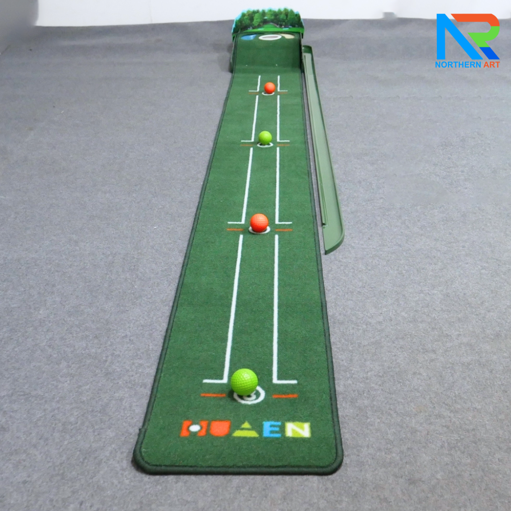 เกมส์กอล์ฟ ขนาด (W)30 x (L)284 x (H)10 cm. พร้อมไม้พัตเตอร์ปรับระดับได้ 1 อัน และลูกกอล์ฟโฟม 10 ลูก