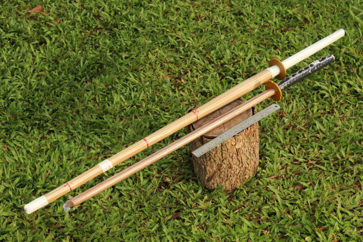 ดาบไม้ Kendo วัสดุไม้ไผ่ Shinai 4 ชิ้น หุ้มหนังสำหรับฝึกและแข่งขัน ขนาด 48 นิ้ว