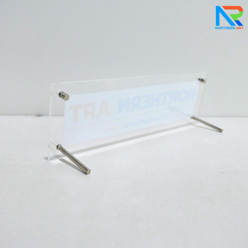 ป้ายชื่อตั้งโต๊ะ อะคริลิคใส ขนาด (W)30 x (H)10 cm. โชว์งานพิมพ์ได้ 2 หน้า พร้อมหมุด 1 ชุด