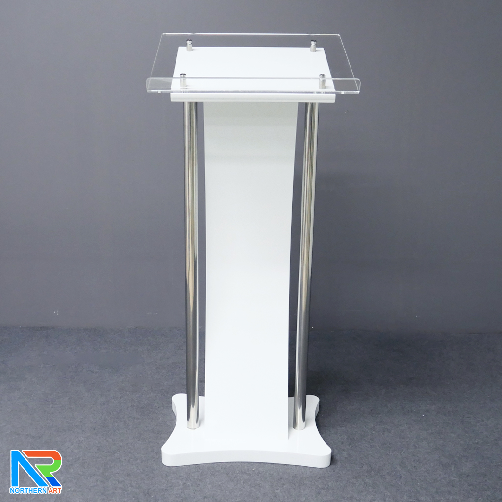 โพเดียมไม้ สีขาว ขนาด (W) 50 x (L) 40 x (H) 120 cm. พร้อมเสาสแตนเลสคู่ TOP เอียง อะคริลิคใส ติดหมุด