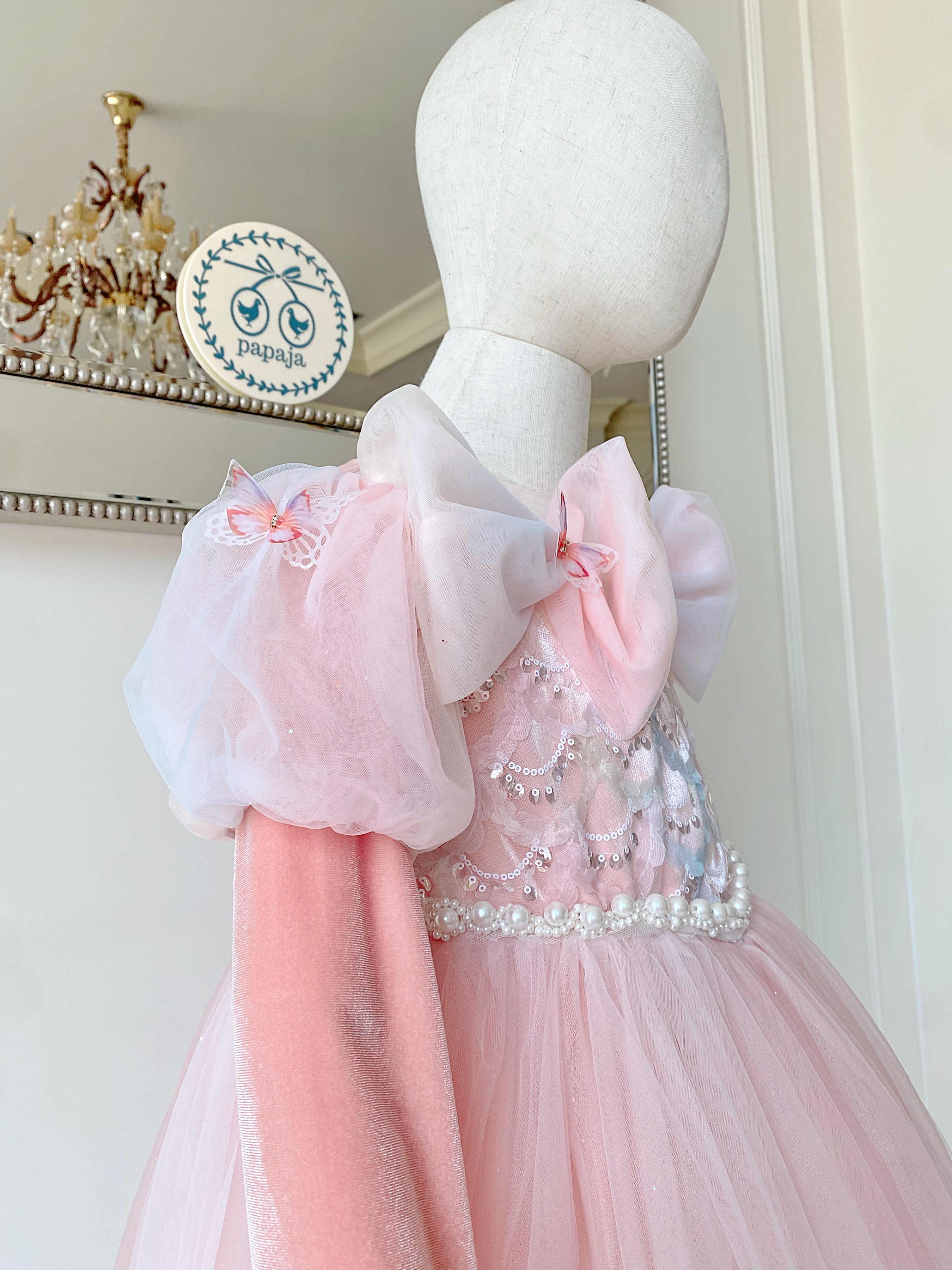 ชุดเจ้าหญิงออโรร่า ประดับโบว์กลางอก ปักไข่มุกและเพชร