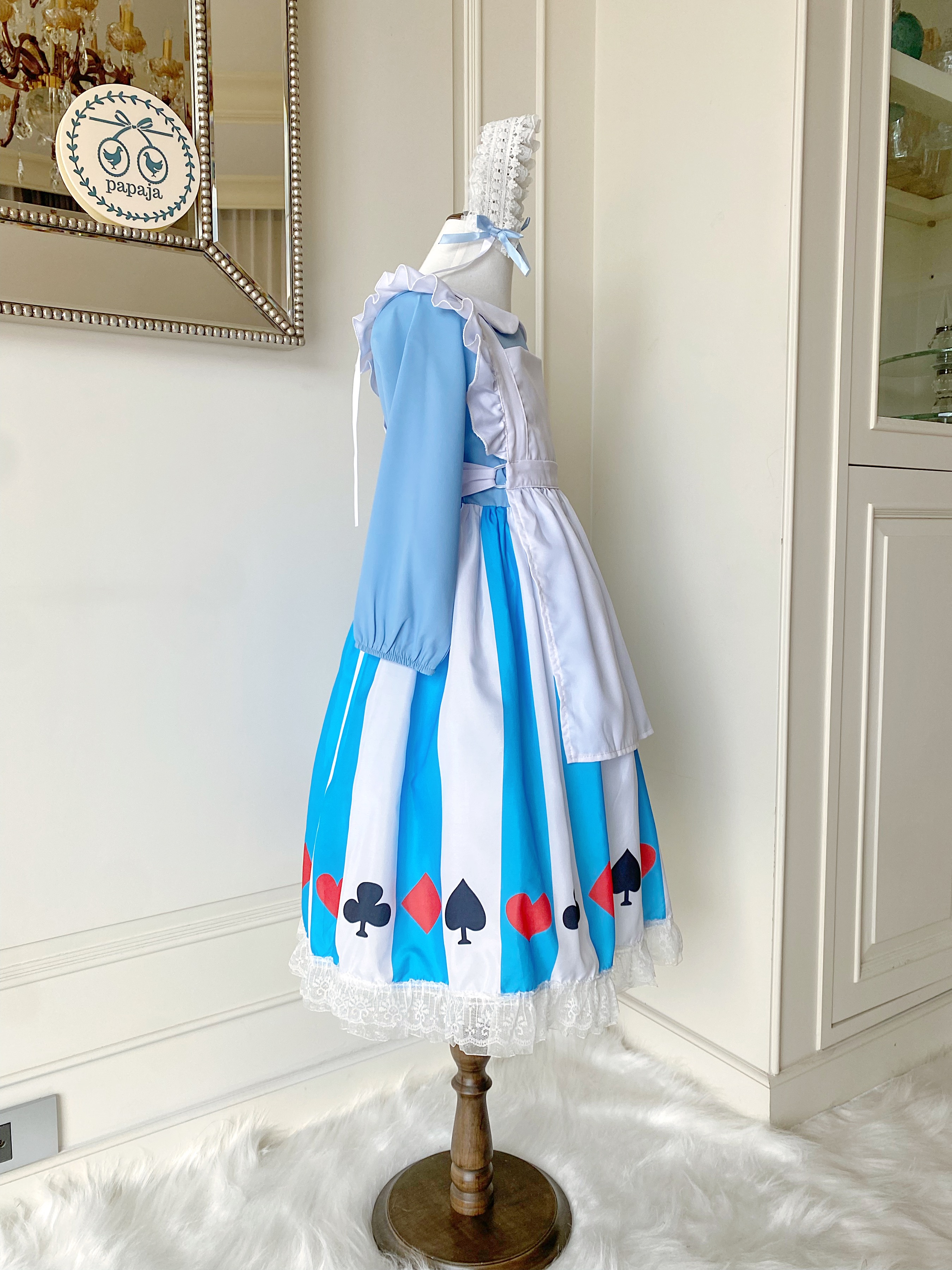 ชุดเจ้าหญิงอลิสแขนตุ๊กตาปกคอบัว (Alice in Wonderland) พร้อมที่คาดผมสีขาว และถุงเท้าเข้าชุด