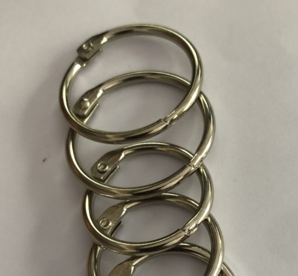 ห่วงสแตนเลส สีเงิน ขนาด 30 mm. (วัดนอก) 25 mm. ใช้เป็นห่วงใส่เอกสาร ห่วงแฟ้ม ห่วงเมนู