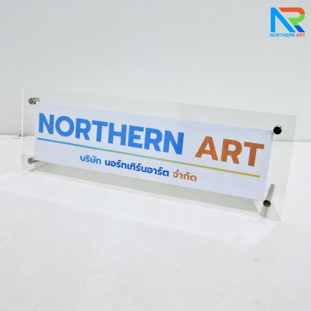ป้ายชื่อตั้งโต๊ะ อะคริลิคใส ขนาด (W)30 x (H)10 cm. โชว์งานพิมพ์ได้ 2 หน้า พร้อมหมุด 1 ชุด