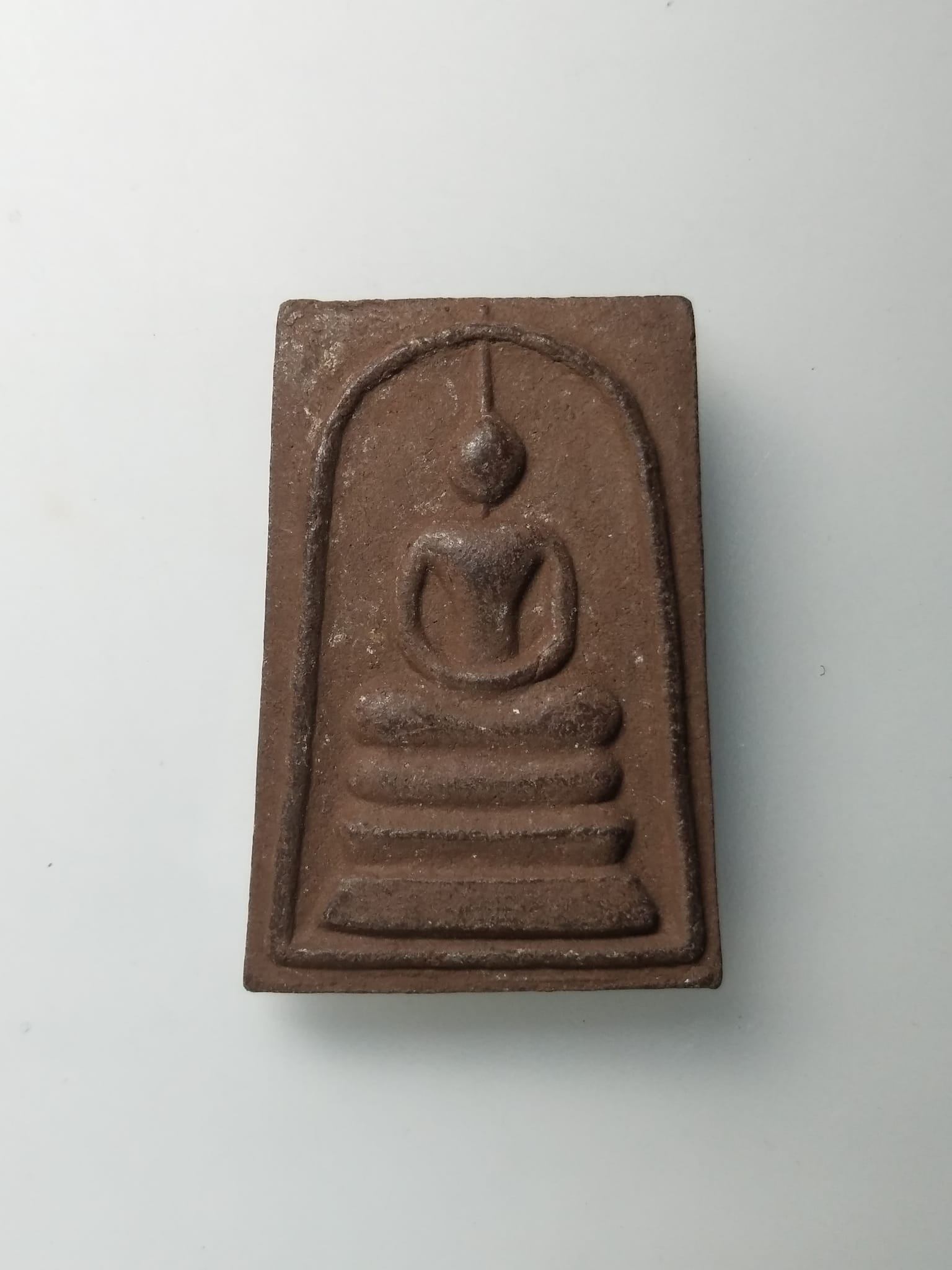 G669 พระสมเด็จเนื้อผง ผสมแร่เหล็กน้ำพี้ หลังนกสาริกาคู่ ไม่ทราบที่