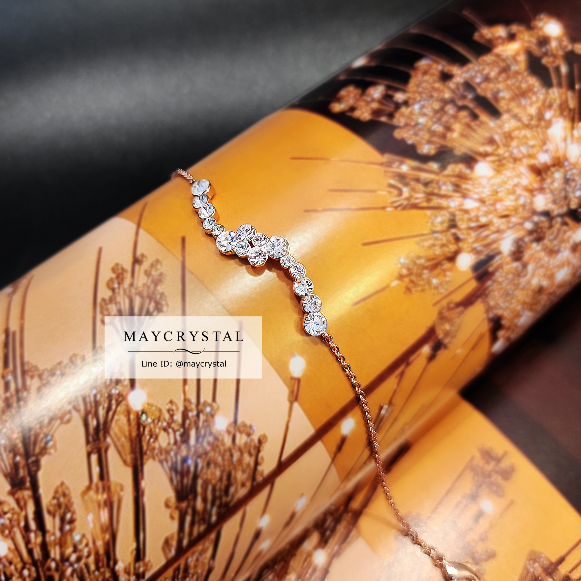 สร้อยข้อมือคริสตัลจากยุโรป (Embellished with Crystals from Austria)