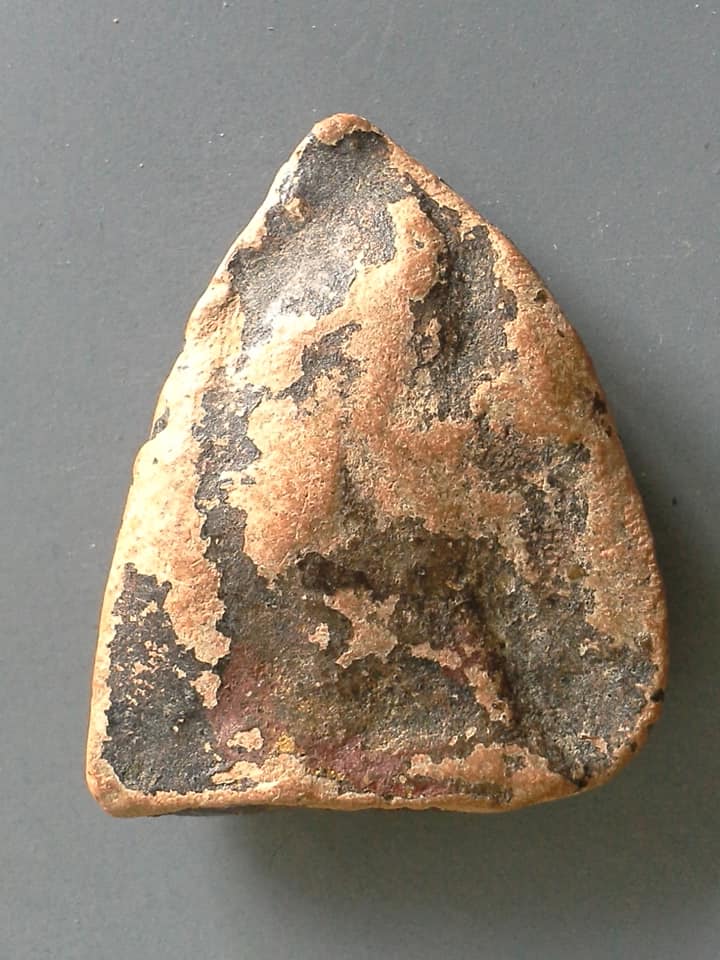 A099 พระตรีกาย เนื้อดิน