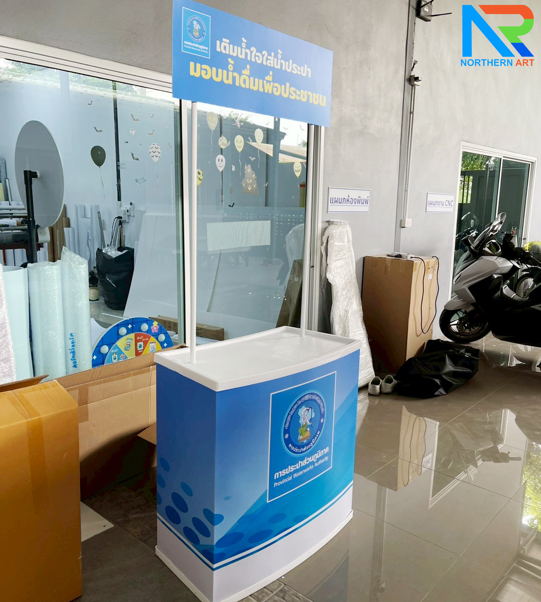 SALE ! โต๊ะชงชิม บูขชงชิม ขนาด (W)80.5 x (D)39 x (H)196.5 cm. โครงพลาสติกABS สีขาว พร้อมชั้นวางของ ถอดประกอบได้ แถมกระเป๋า 1 ใบ