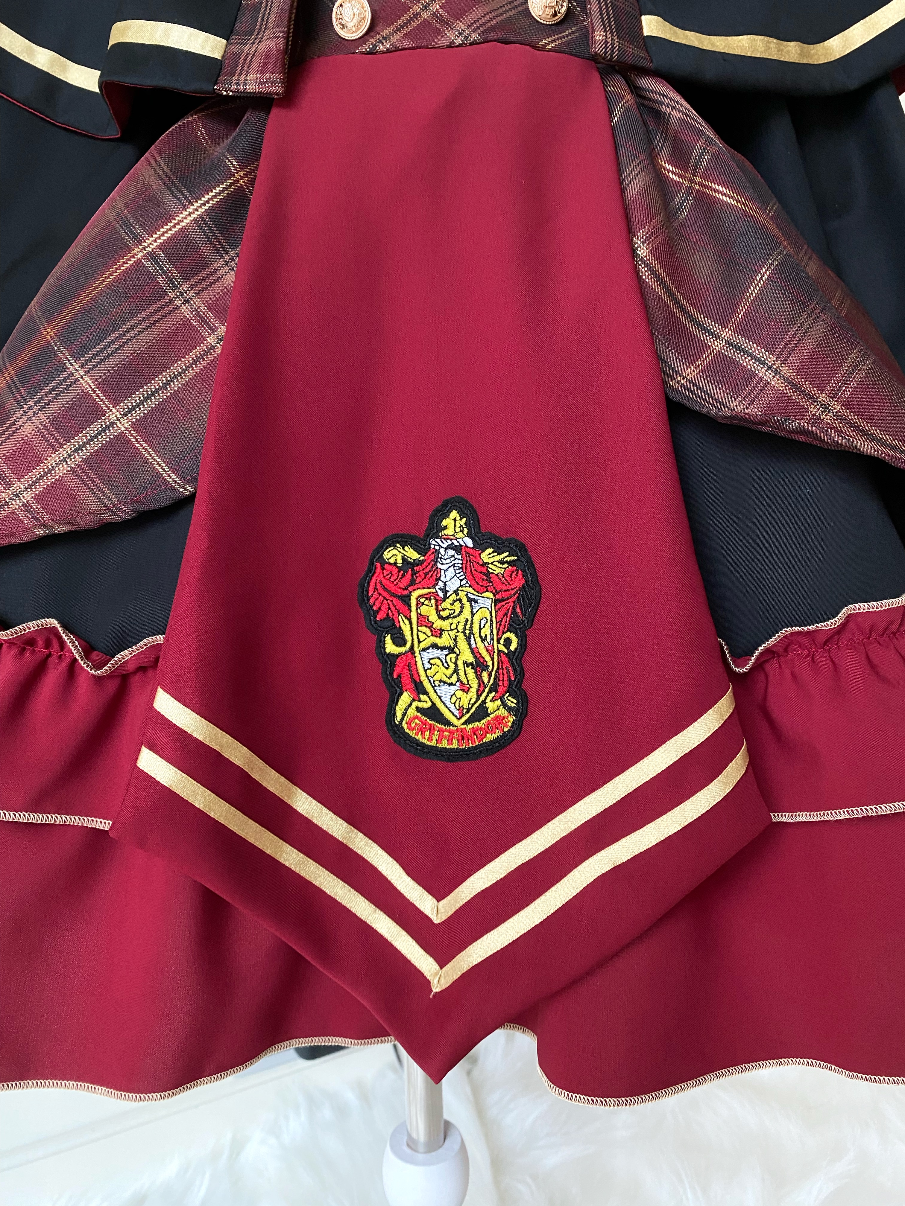 (HW) (เซต 3 ชิ้น) ชุดคอสเพลย์งานไฮพรีเมี่ยม แฮรี่พอตเตอร์ Harry Potter ครบเซต (ชุดเดรส+เสื้อคลุม+เครื่องประดับสีทอง)