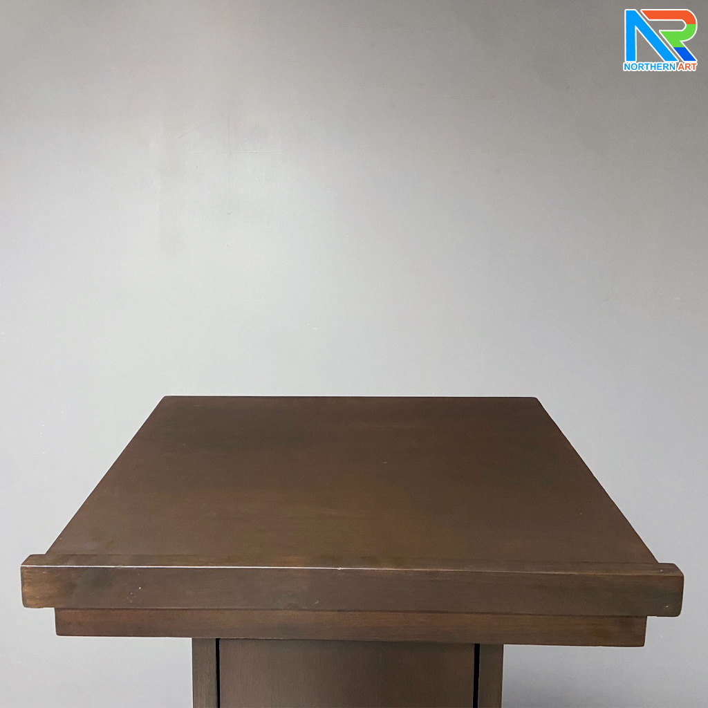 โพเดียมไม้ สีโอ๊ค ทรงโมเดิร์น TOP เอียง ขนาด (W)58 x (L)46 cm. สูง 114 cm. พร้อมตู้ใส่ของ มีกุญแจล็อค