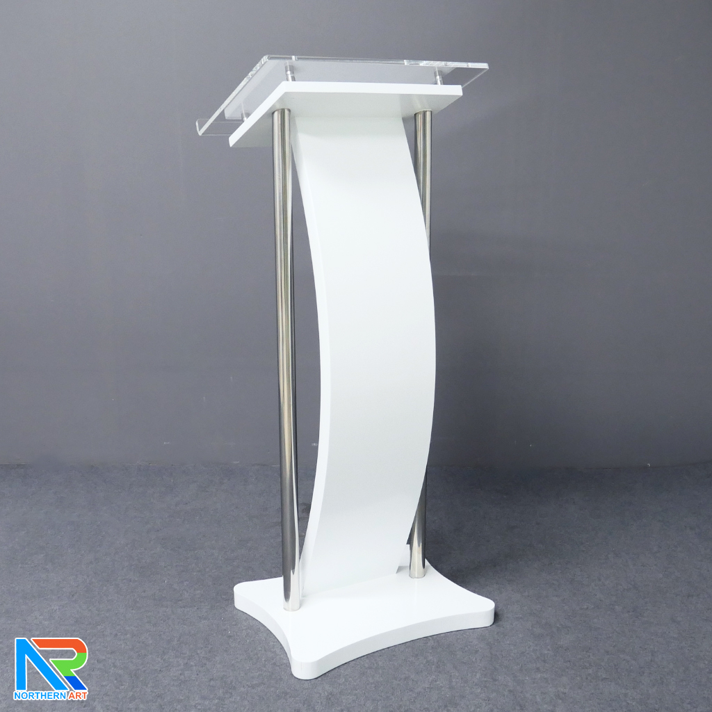 โพเดียมไม้ สีขาว ขนาด (W) 50 x (L) 40 x (H) 120 cm. พร้อมเสาสแตนเลสคู่ TOP เอียง อะคริลิคใส ติดหมุด