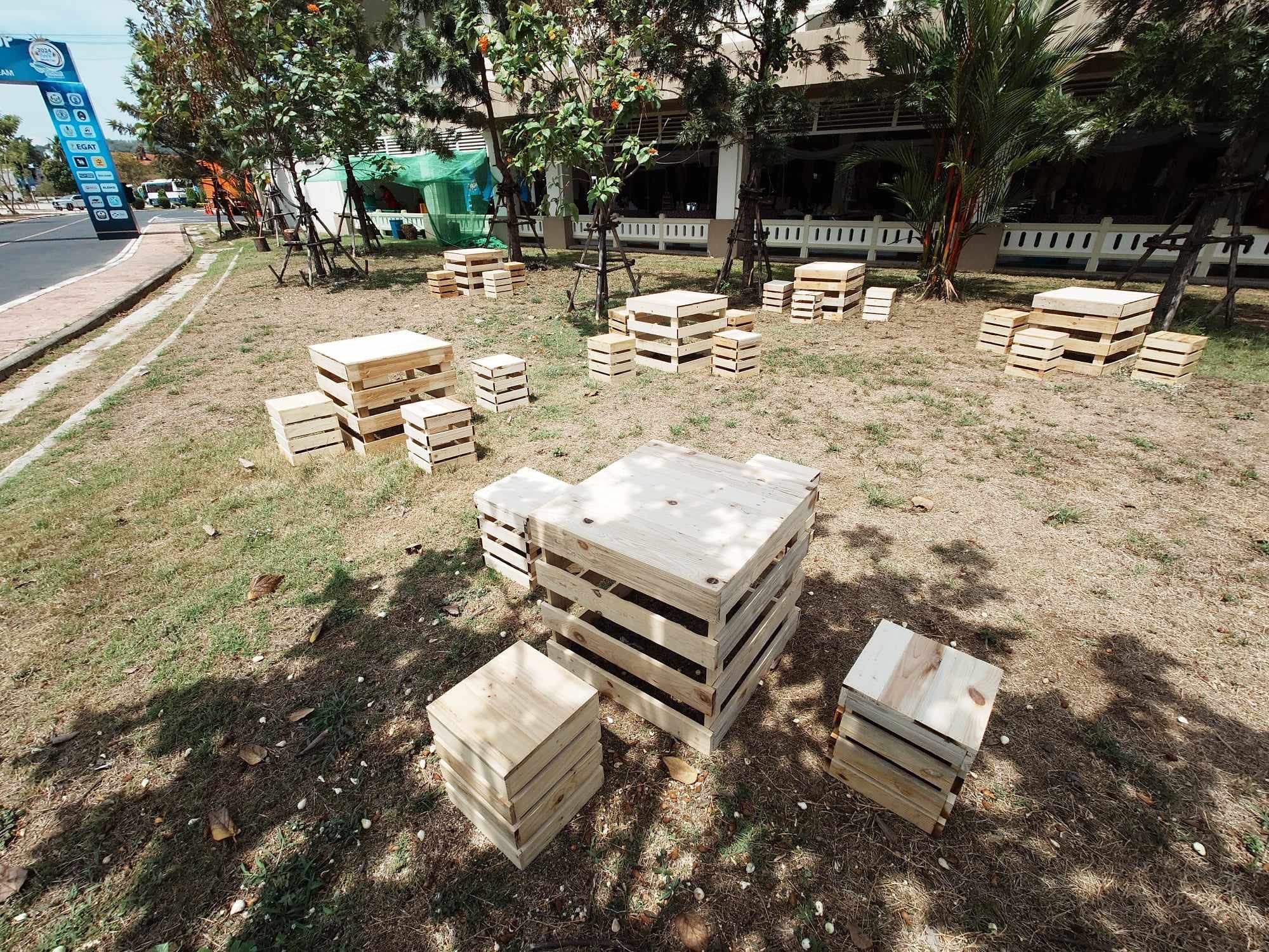 ชุดโต๊ะลังไม้